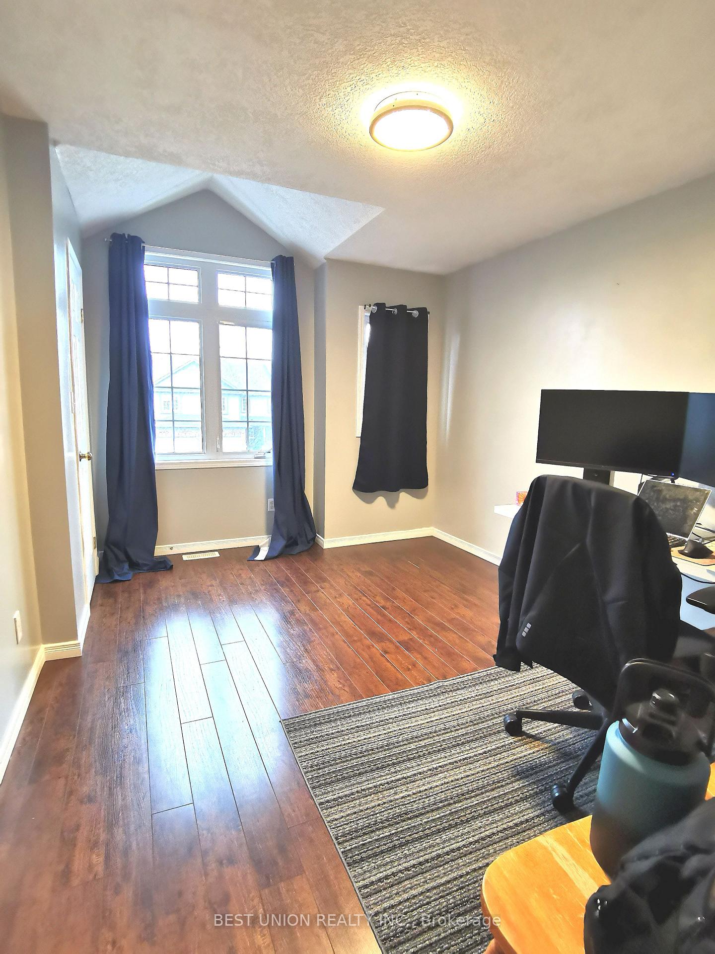 Photo 3 of 229 Featherstone Crescent, Kitchener, Huron Park — HOMEH