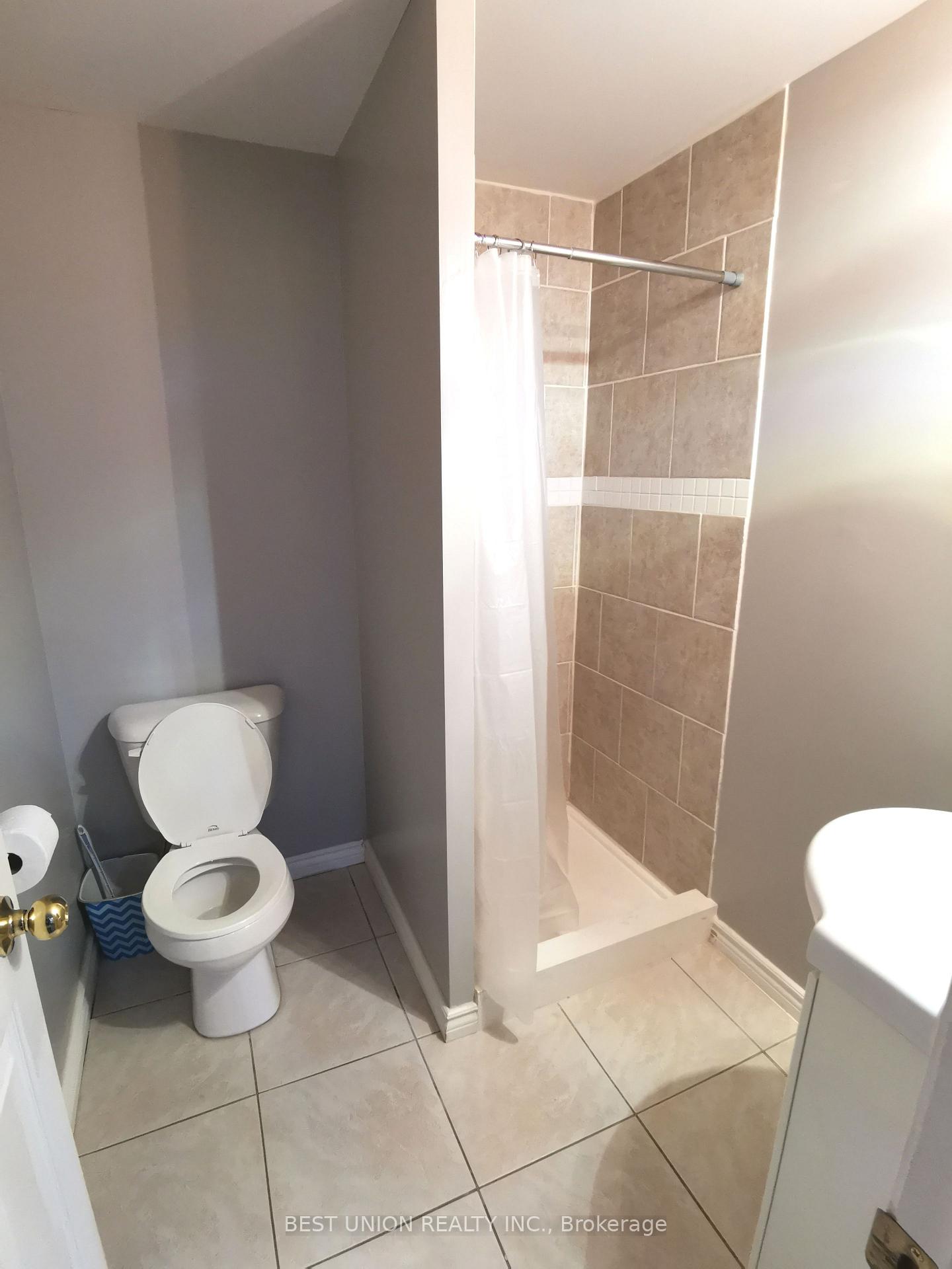Photo 6 of 229 Featherstone Crescent, Kitchener, Huron Park — HOMEH