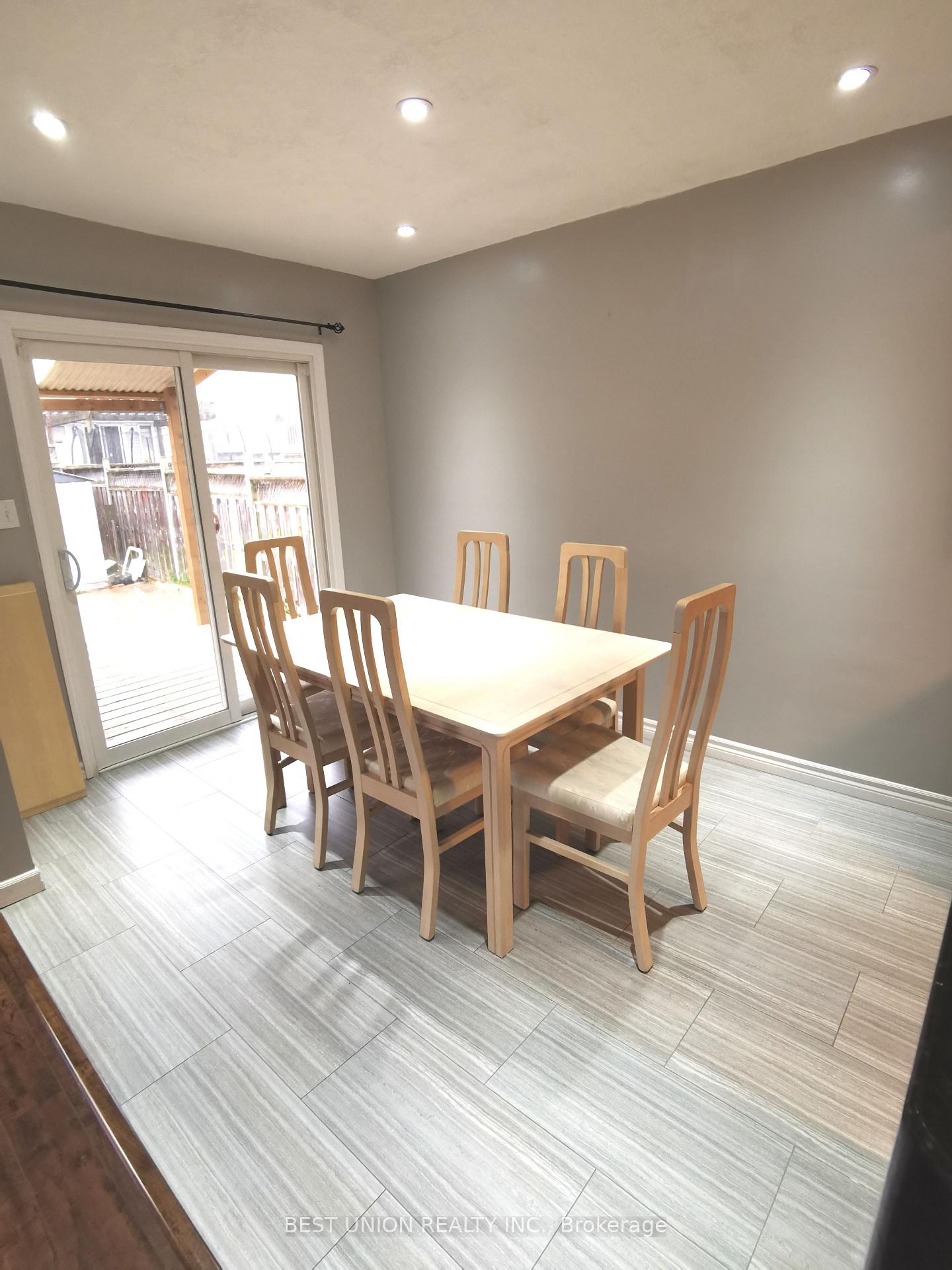 Photo 8 of 229 Featherstone Crescent, Kitchener, Huron Park — HOMEH