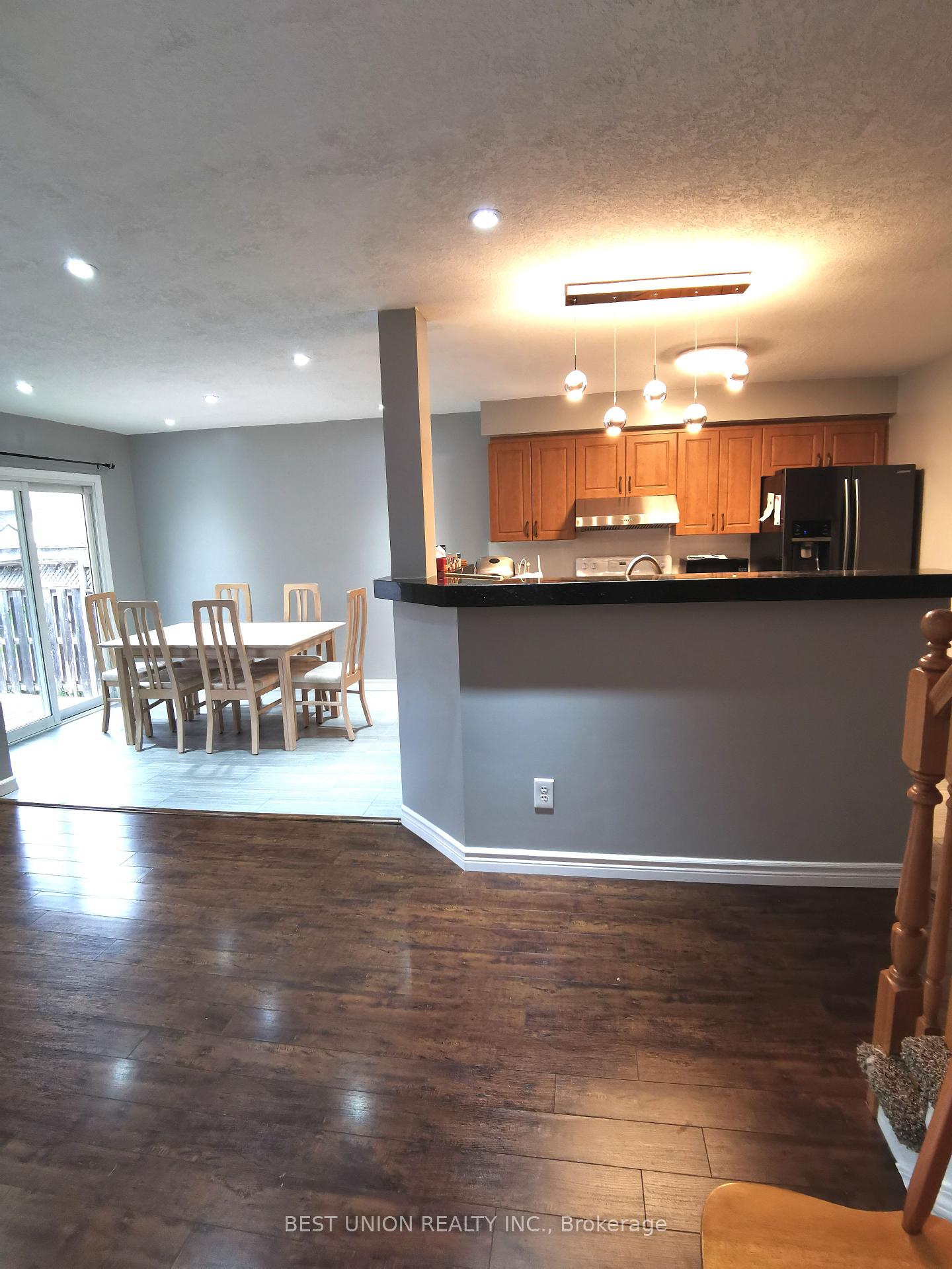 Photo 10 of 229 Featherstone Crescent, Kitchener, Huron Park — HOMEH