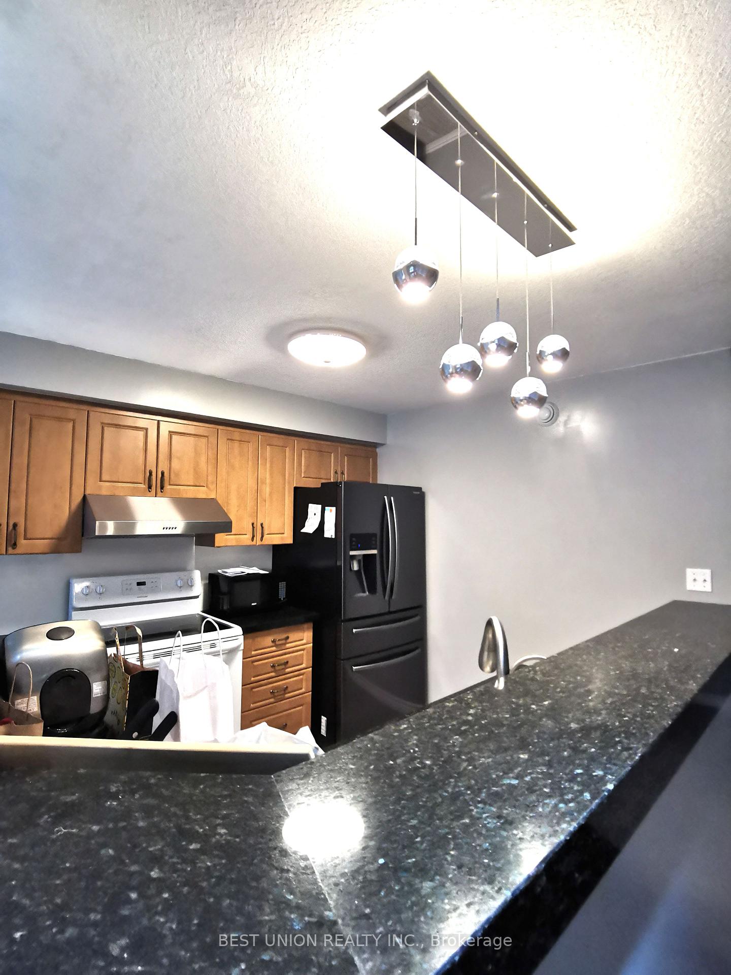 Photo 11 of 229 Featherstone Crescent, Kitchener, Huron Park — HOMEH