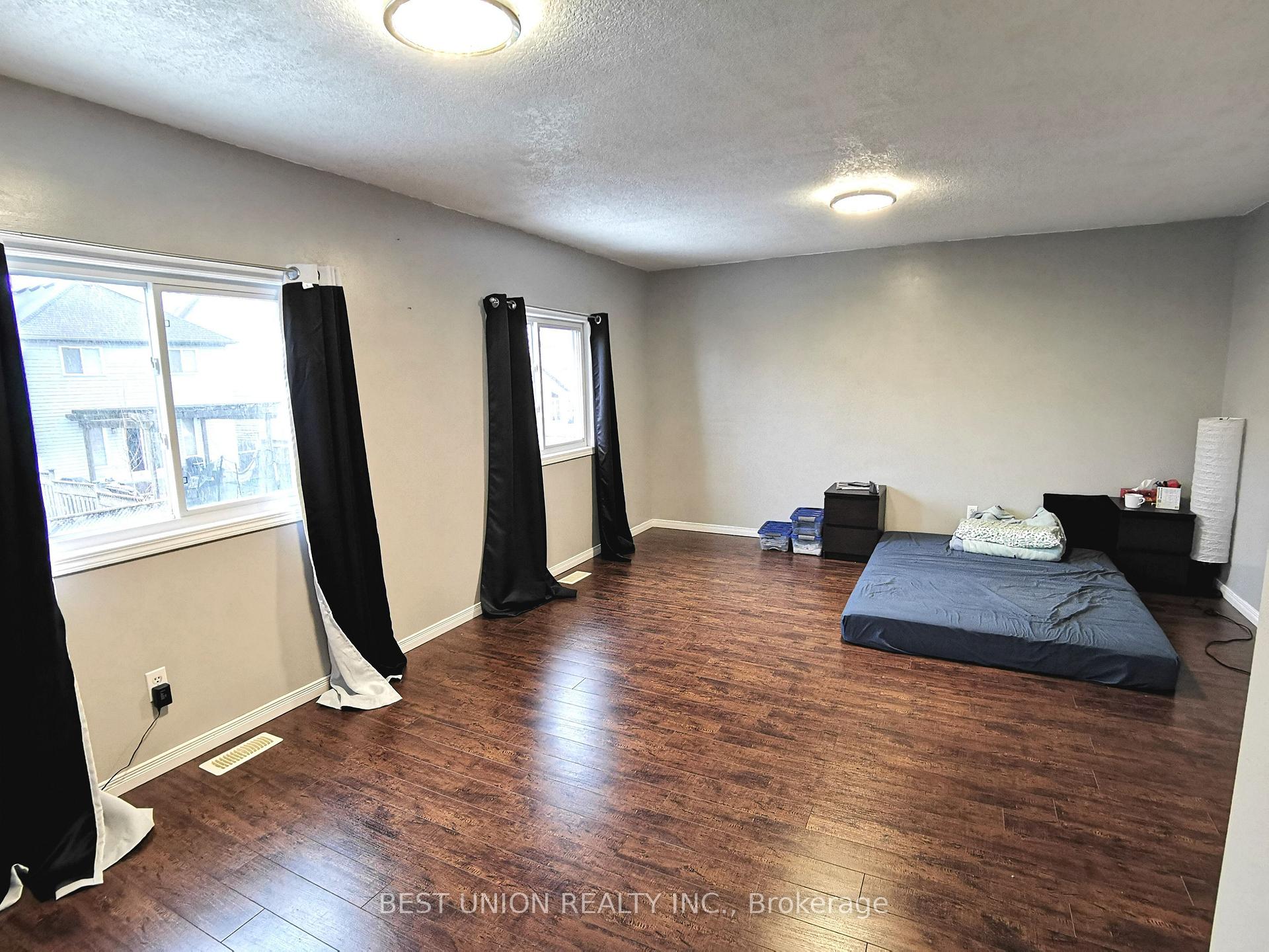Photo 13 of 229 Featherstone Crescent, Kitchener, Huron Park — HOMEH
