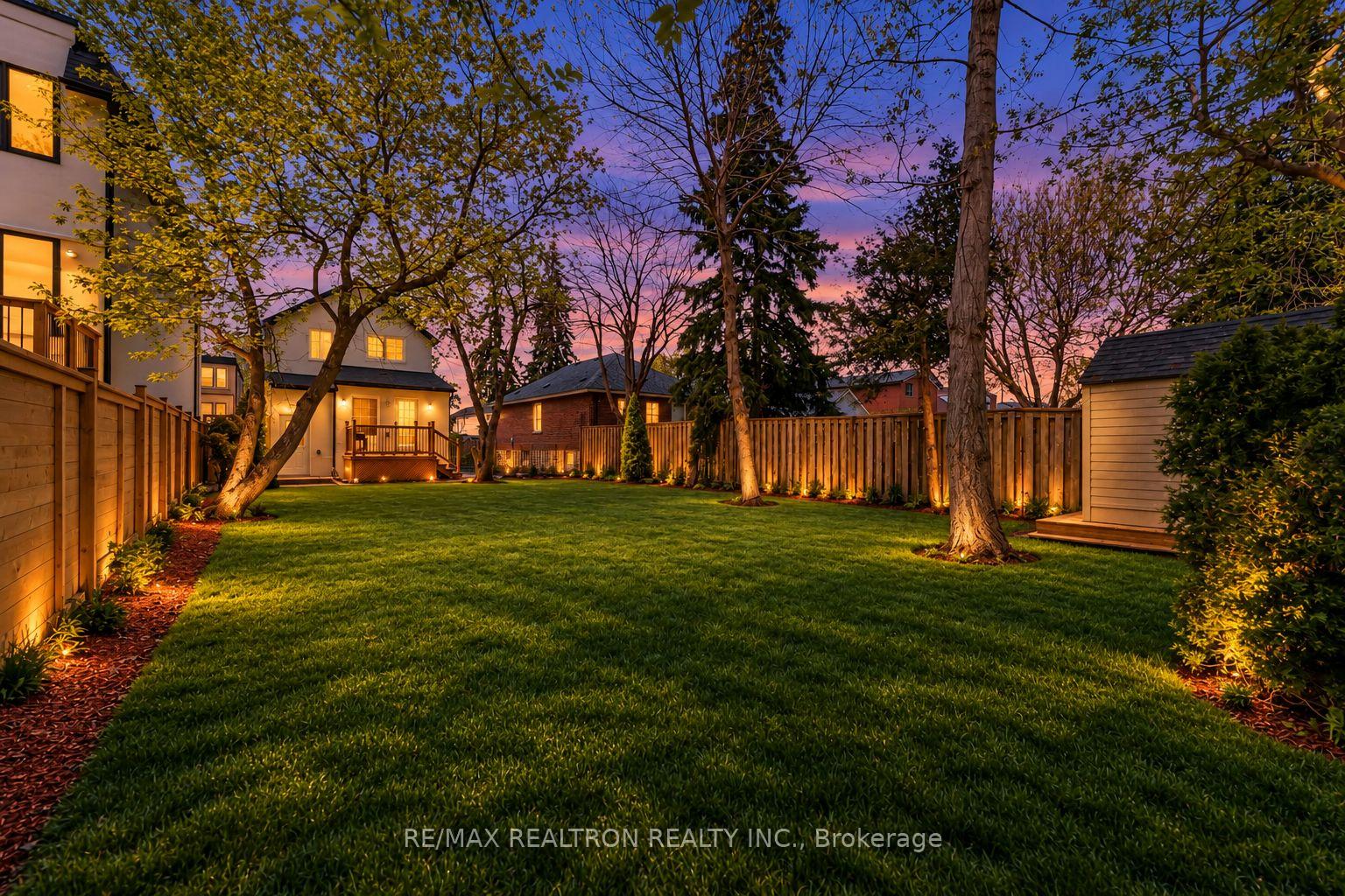 Photo 4 of 23 Sixteenth Street, Etobicoke, New Toronto — HOMEH