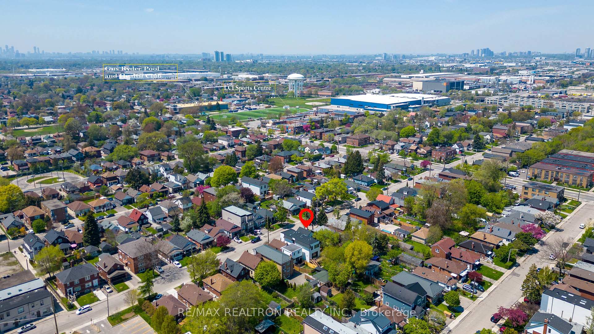 Photo 5 of 23 Sixteenth Street, Etobicoke, New Toronto — HOMEH