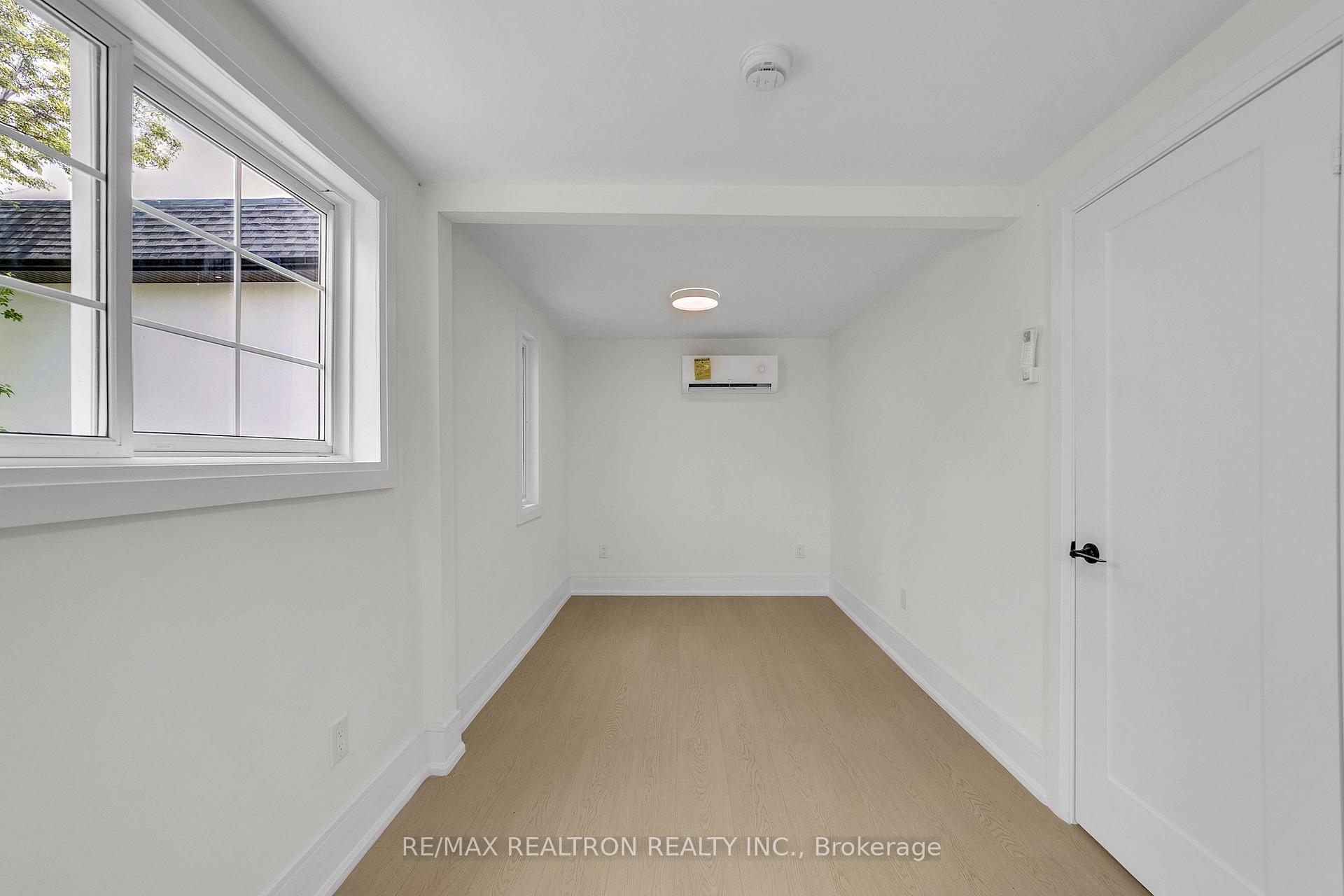 Photo 14 of 23 Sixteenth Street, Etobicoke, New Toronto — HOMEH