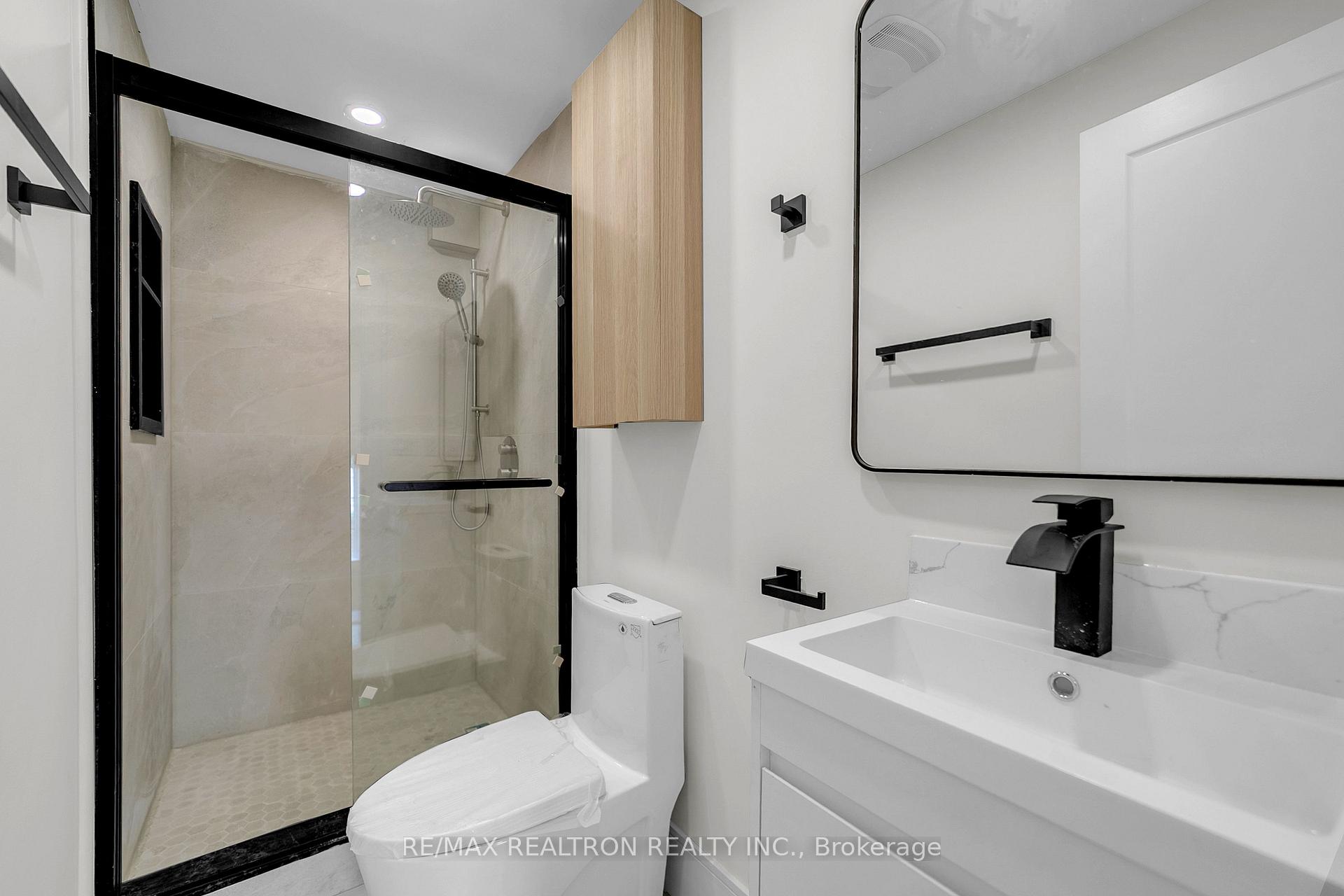 Photo 16 of 23 Sixteenth Street, Etobicoke, New Toronto — HOMEH