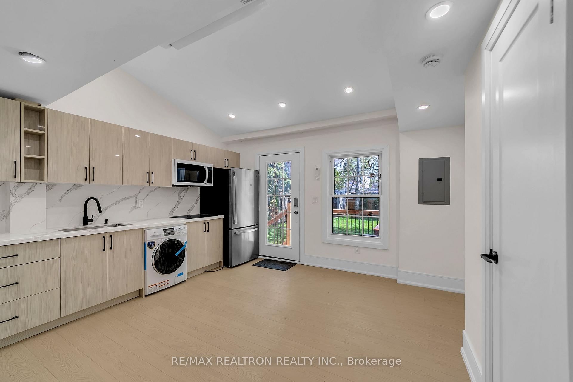 Photo 23 of 23 Sixteenth Street, Etobicoke, New Toronto — HOMEH