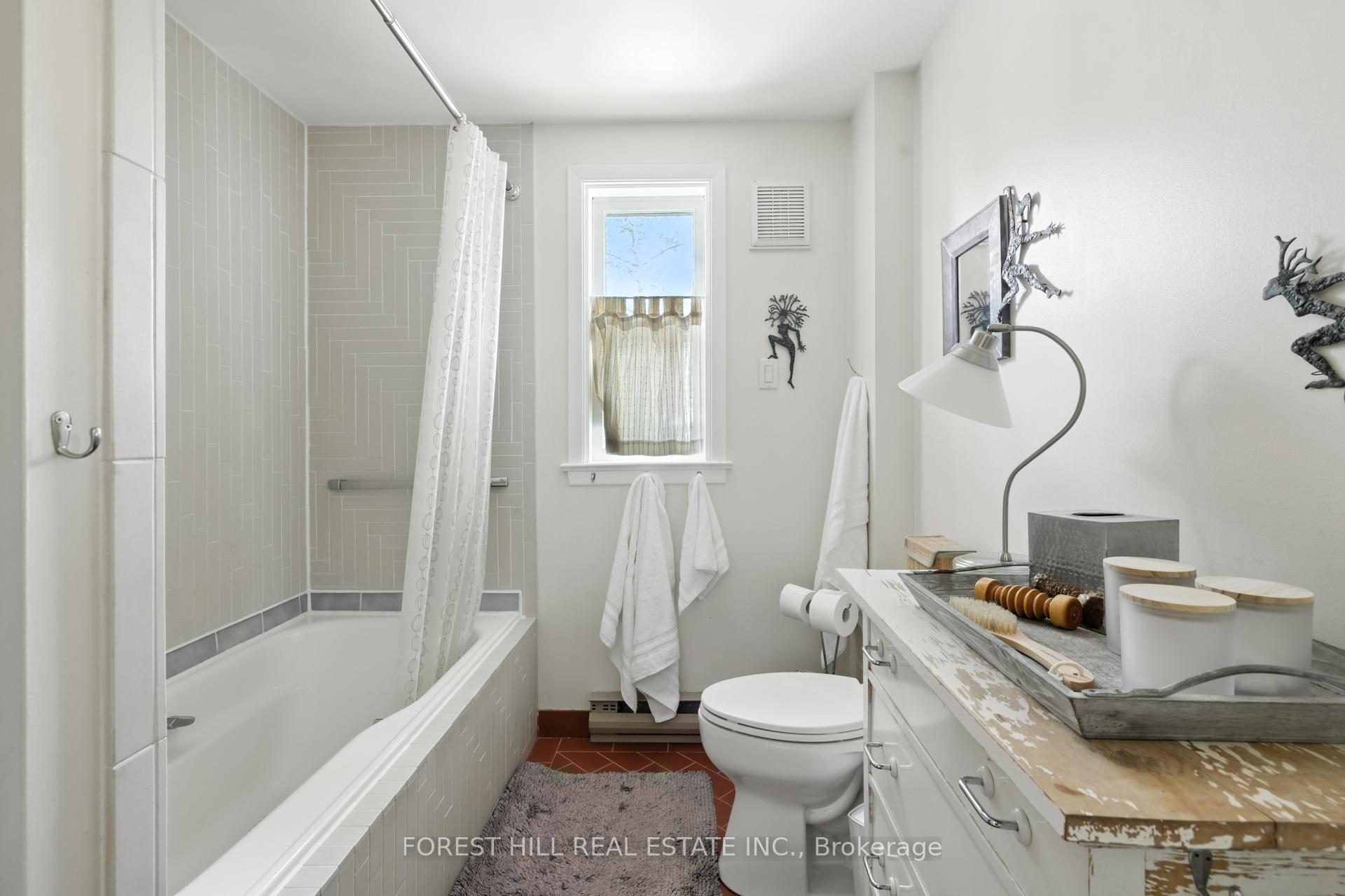 Photo 22 of 54 Afton Avenue, Toronto, Little Portugal — HOMEH