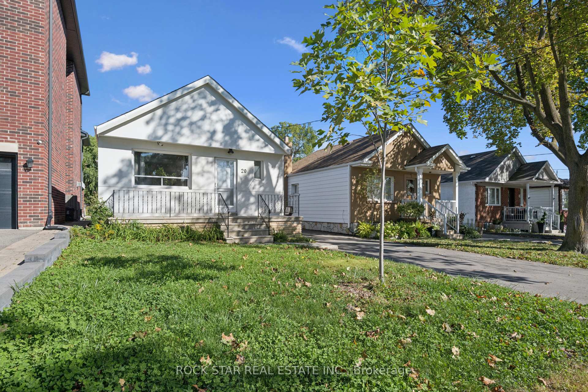 Photo 3 of 20 Braeburn Avenue, Etobicoke, Humber Heights — HOMEH