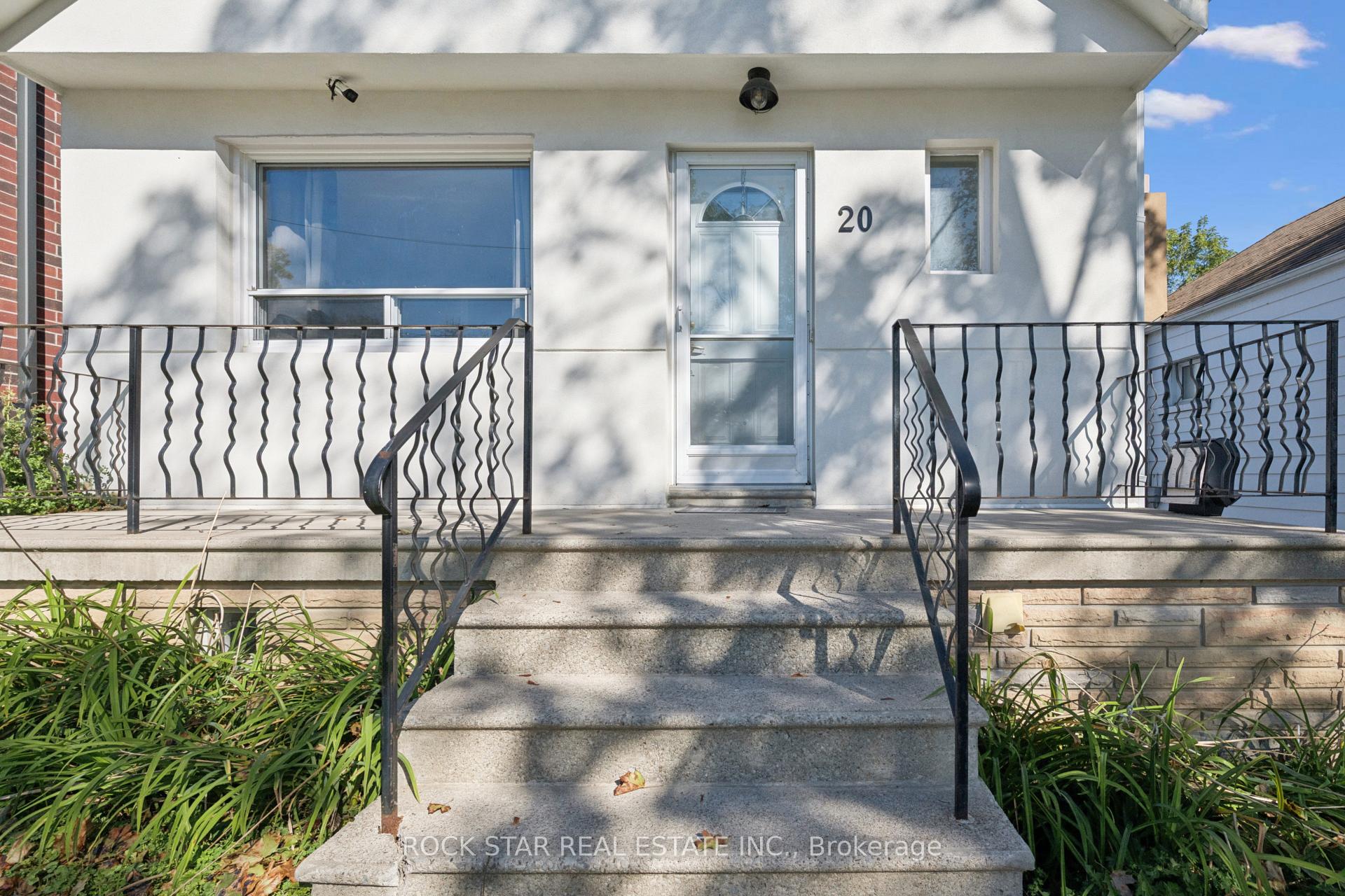 Photo 4 of 20 Braeburn Avenue, Etobicoke, Humber Heights — HOMEH
