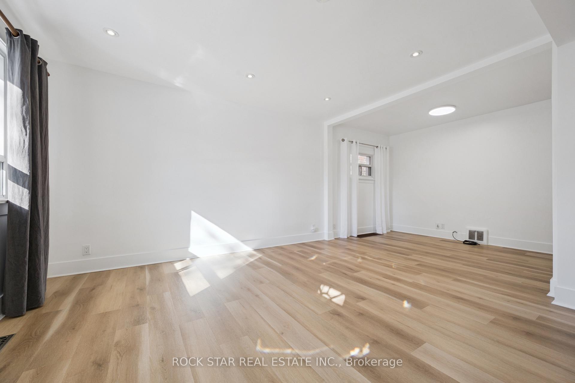 Photo 6 of 20 Braeburn Avenue, Etobicoke, Humber Heights — HOMEH