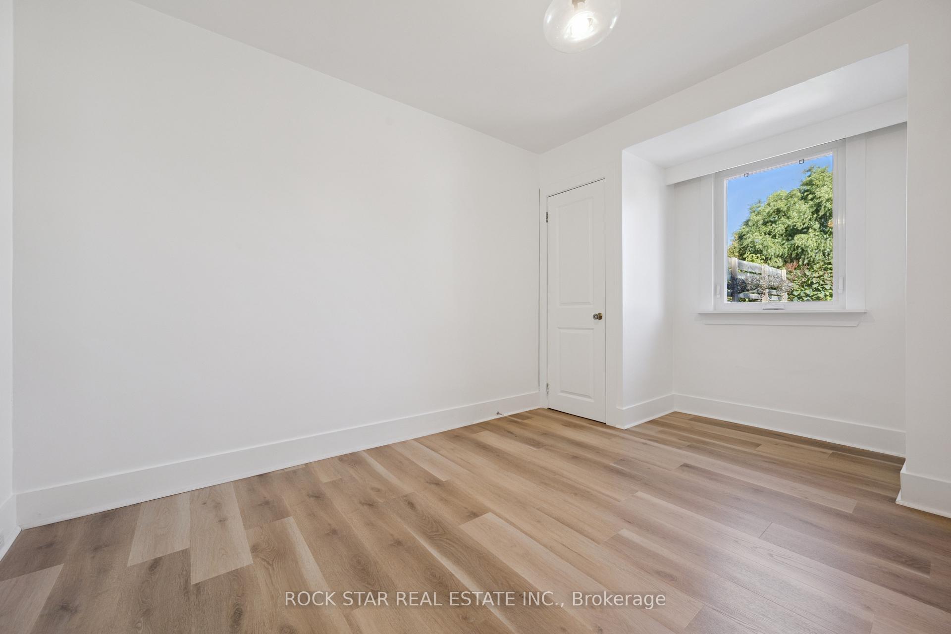 Photo 14 of 20 Braeburn Avenue, Etobicoke, Humber Heights — HOMEH