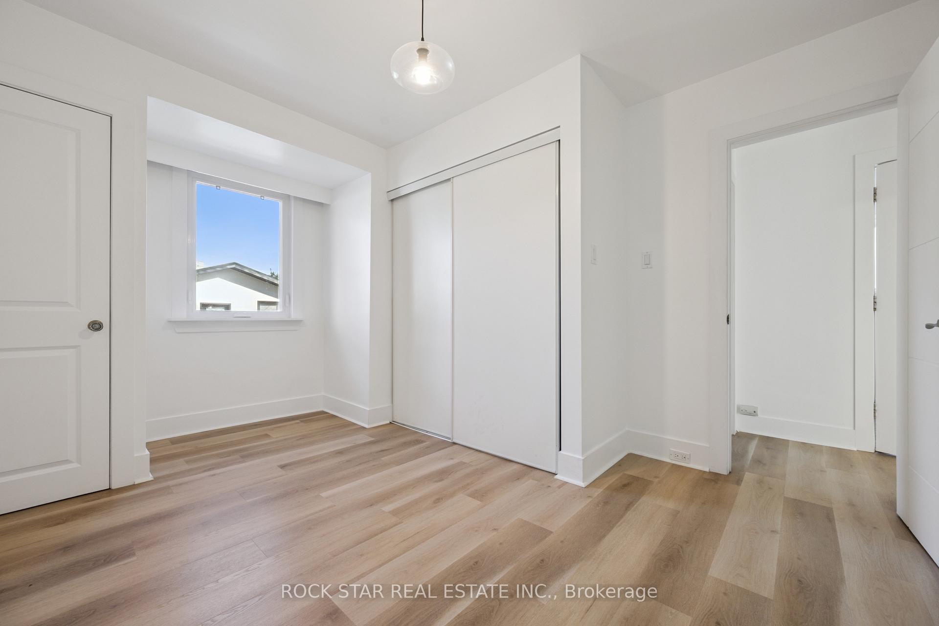 Photo 15 of 20 Braeburn Avenue, Etobicoke, Humber Heights — HOMEH