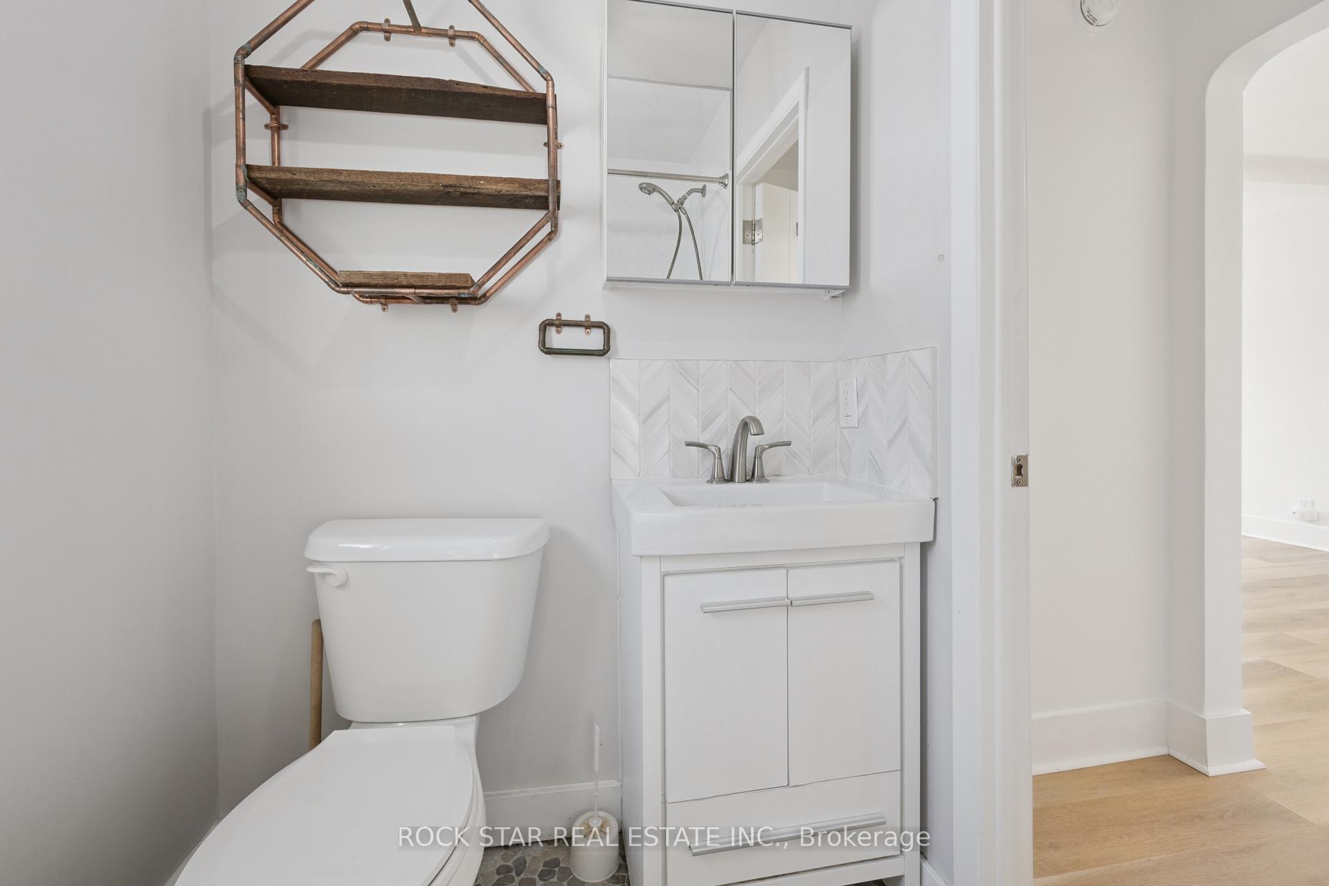 Photo 17 of 20 Braeburn Avenue, Etobicoke, Humber Heights — HOMEH