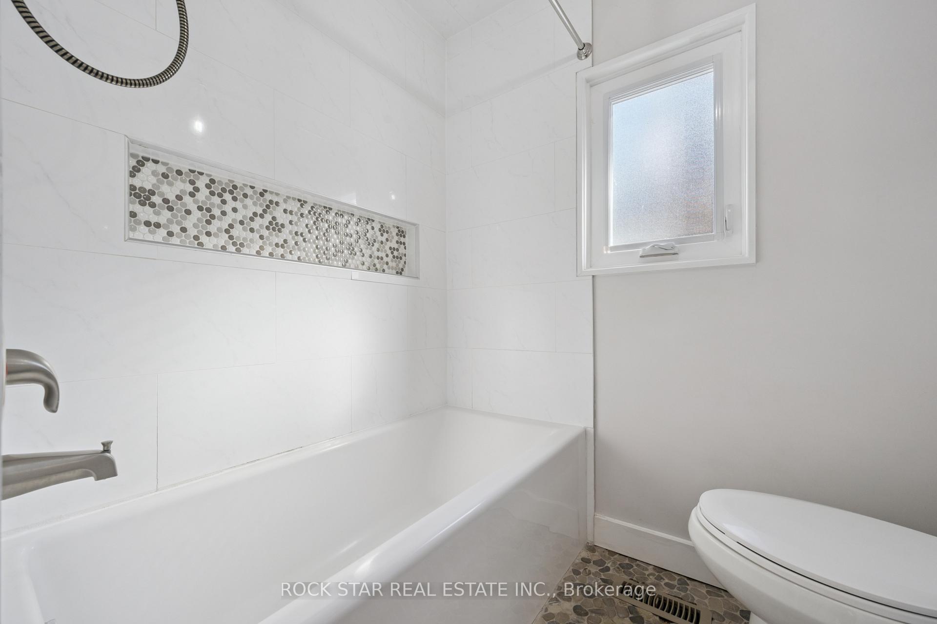 Photo 18 of 20 Braeburn Avenue, Etobicoke, Humber Heights — HOMEH