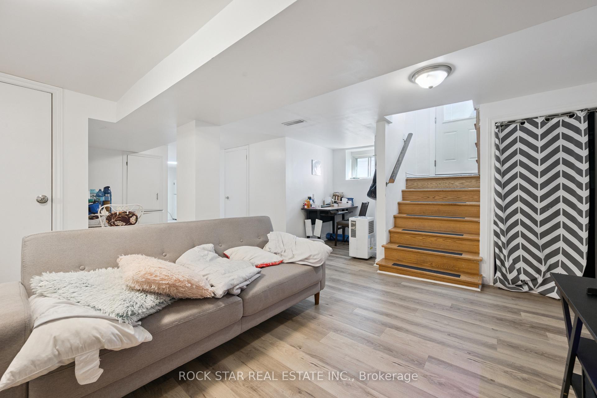 Photo 22 of 20 Braeburn Avenue, Etobicoke, Humber Heights — HOMEH