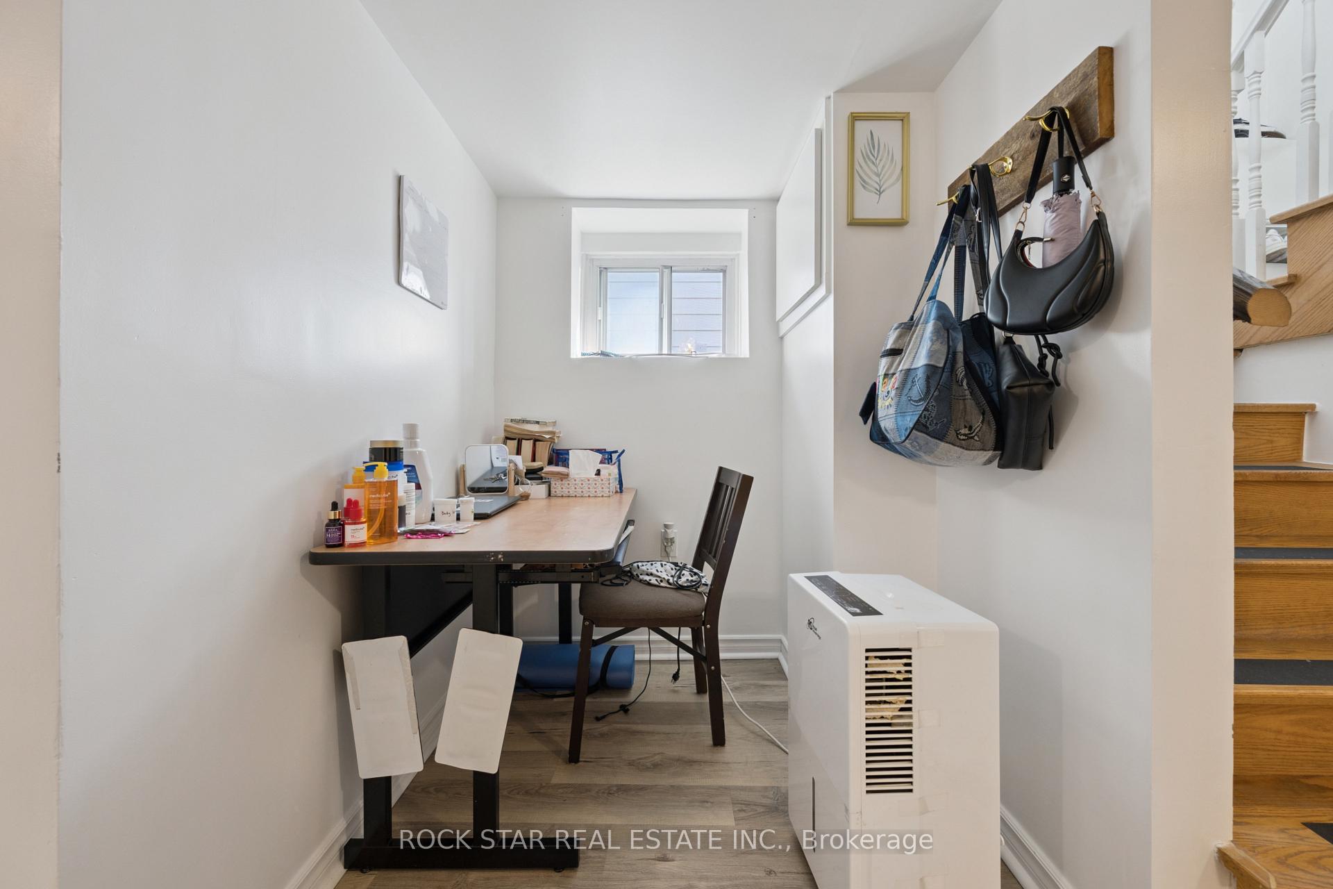 Photo 23 of 20 Braeburn Avenue, Etobicoke, Humber Heights — HOMEH