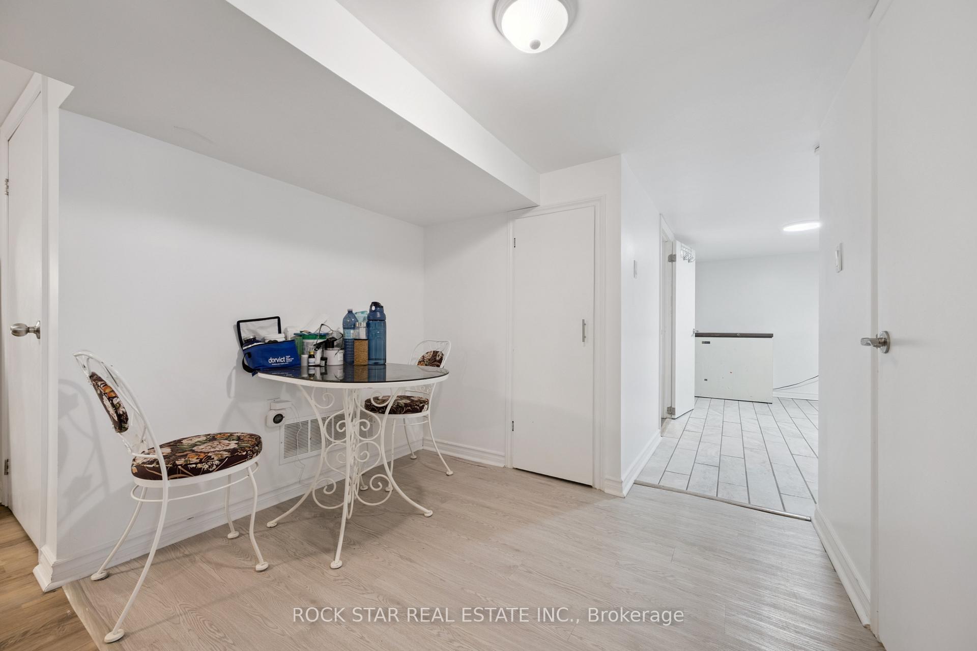 Photo 24 of 20 Braeburn Avenue, Etobicoke, Humber Heights — HOMEH