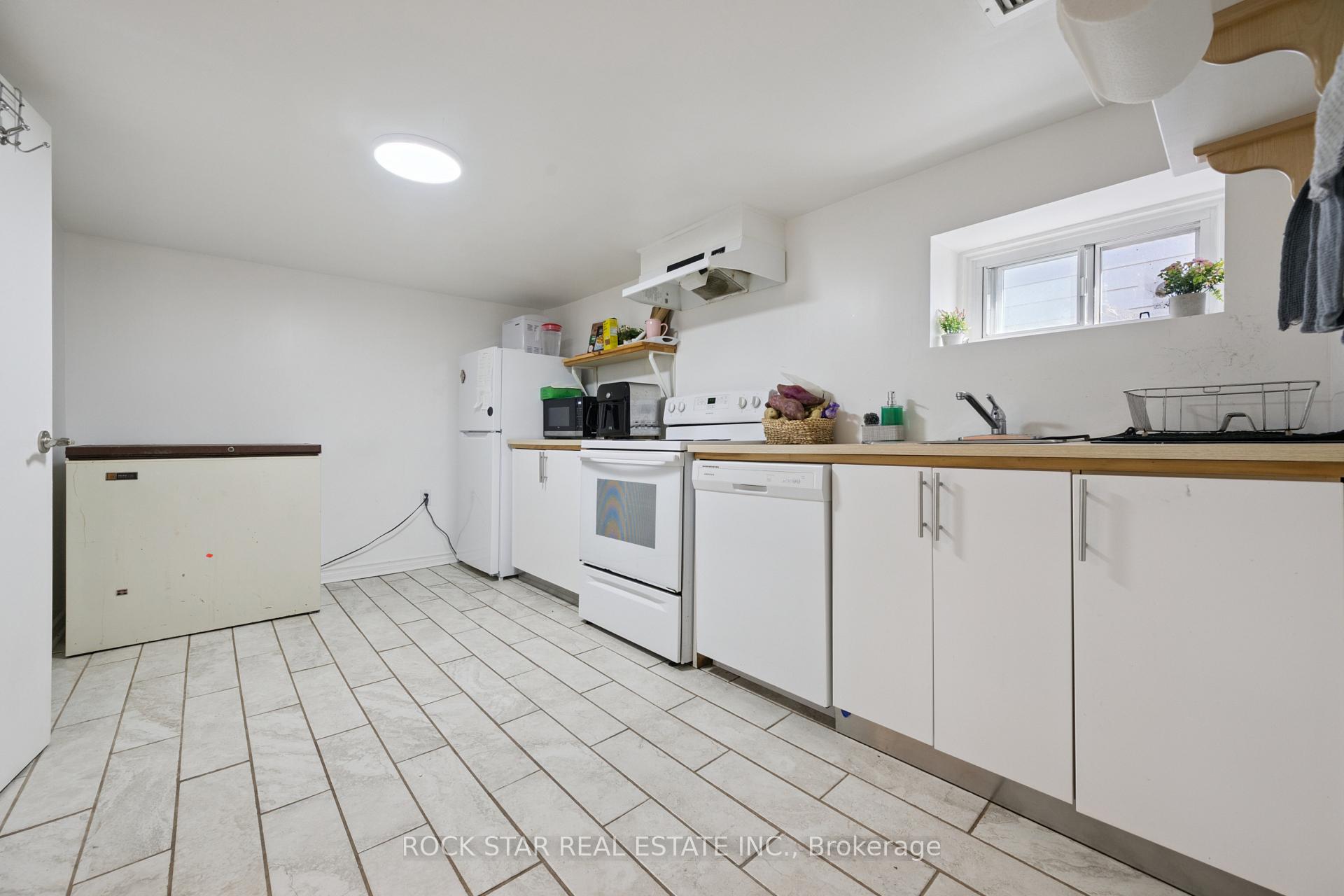 Photo 25 of 20 Braeburn Avenue, Etobicoke, Humber Heights — HOMEH