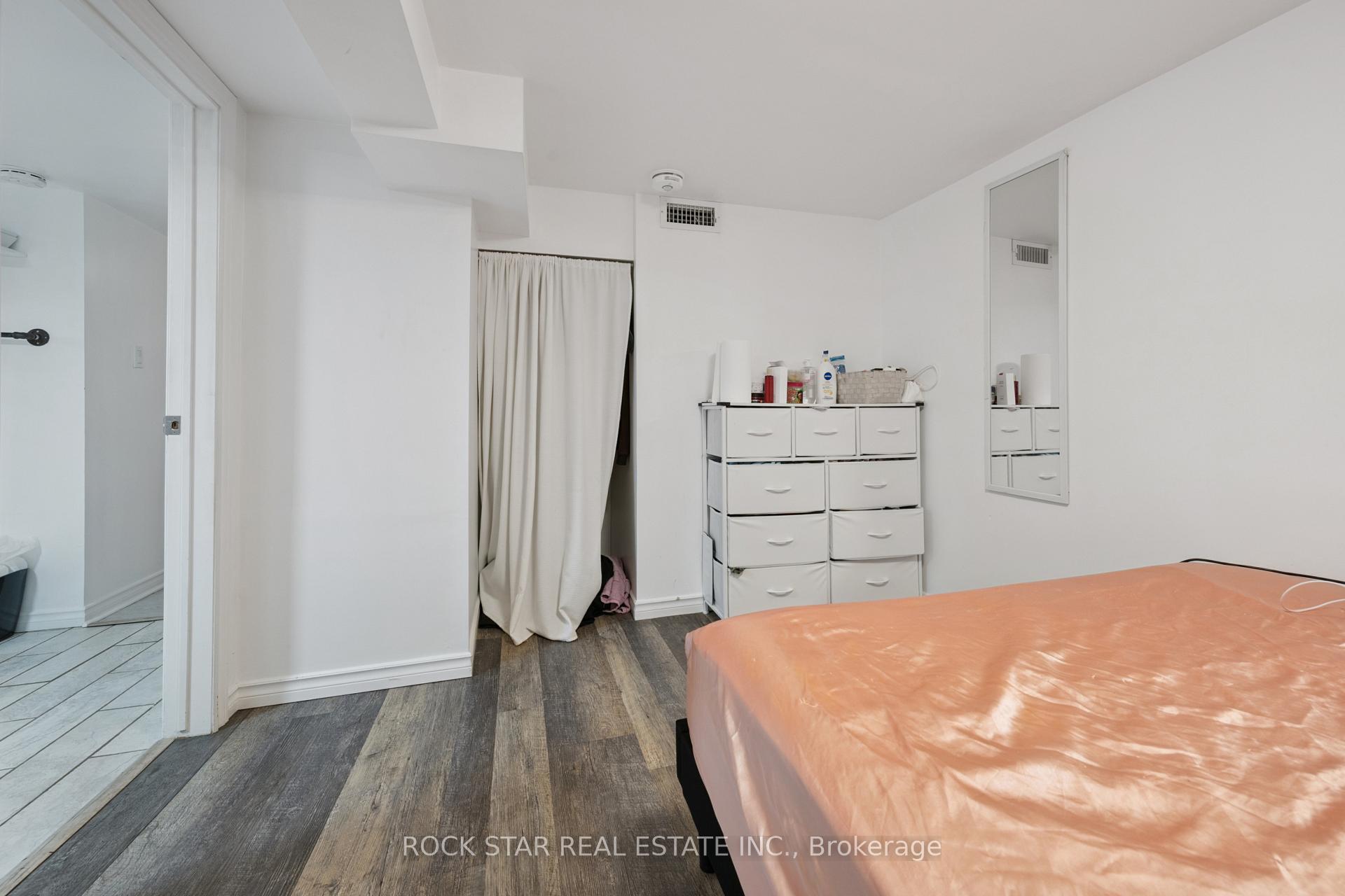 Photo 28 of 20 Braeburn Avenue, Etobicoke, Humber Heights — HOMEH