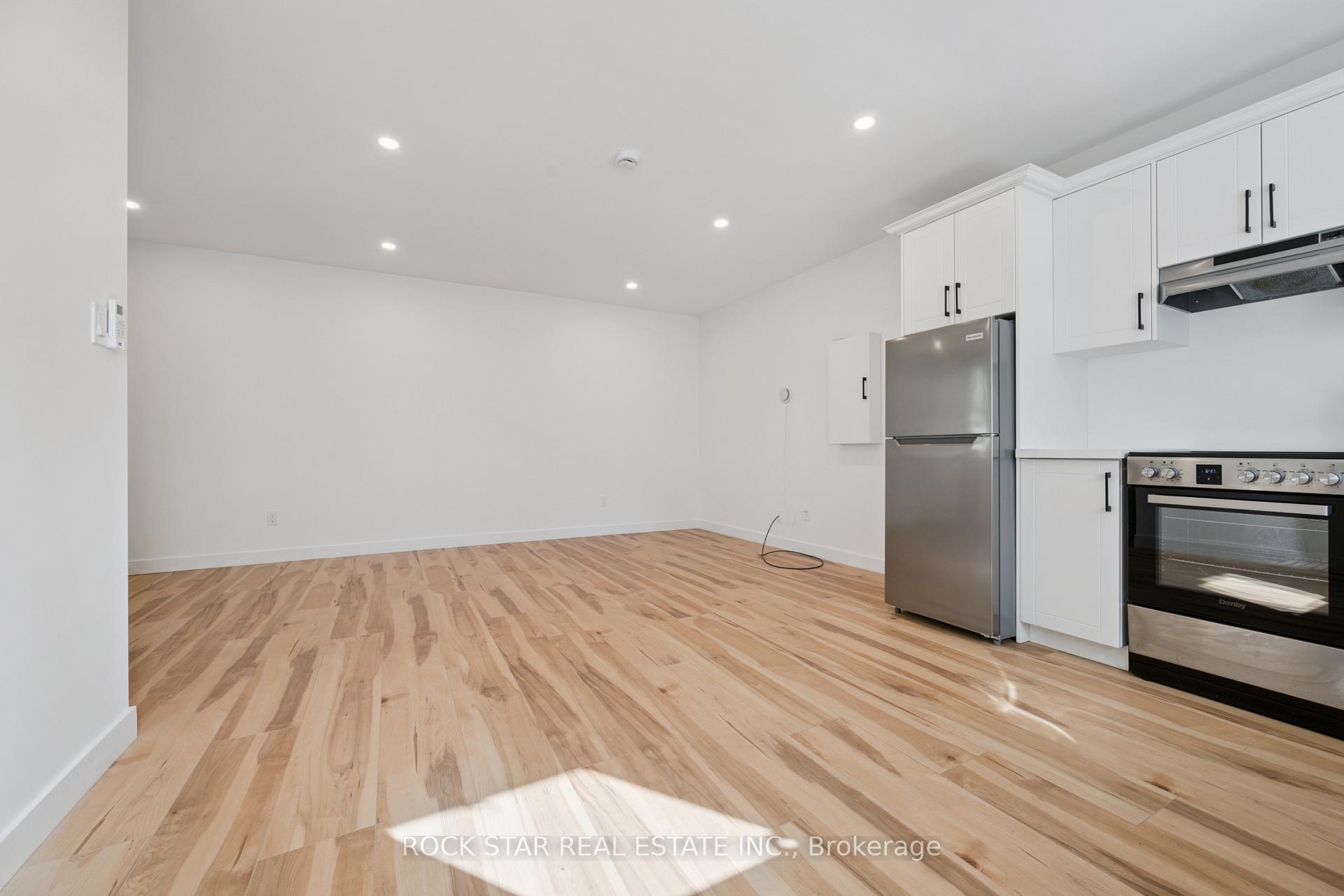 Photo 33 of 20 Braeburn Avenue, Etobicoke, Humber Heights — HOMEH