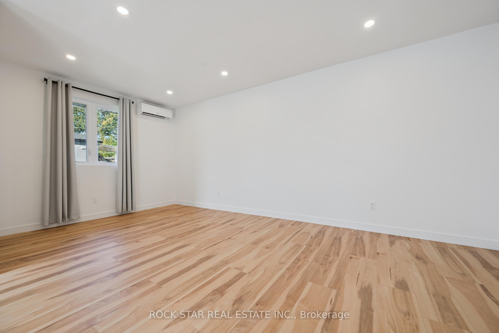 Photo 34 of 20 Braeburn Avenue, Etobicoke, Humber Heights — HOMEH