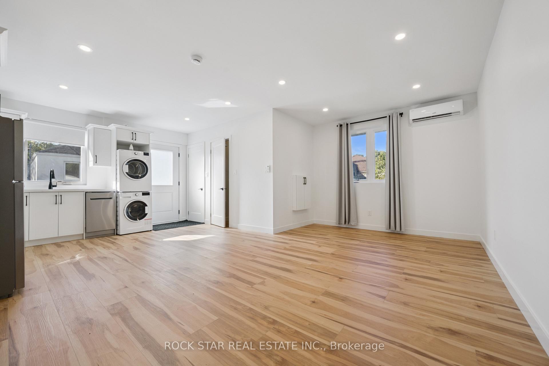 Photo 35 of 20 Braeburn Avenue, Etobicoke, Humber Heights — HOMEH
