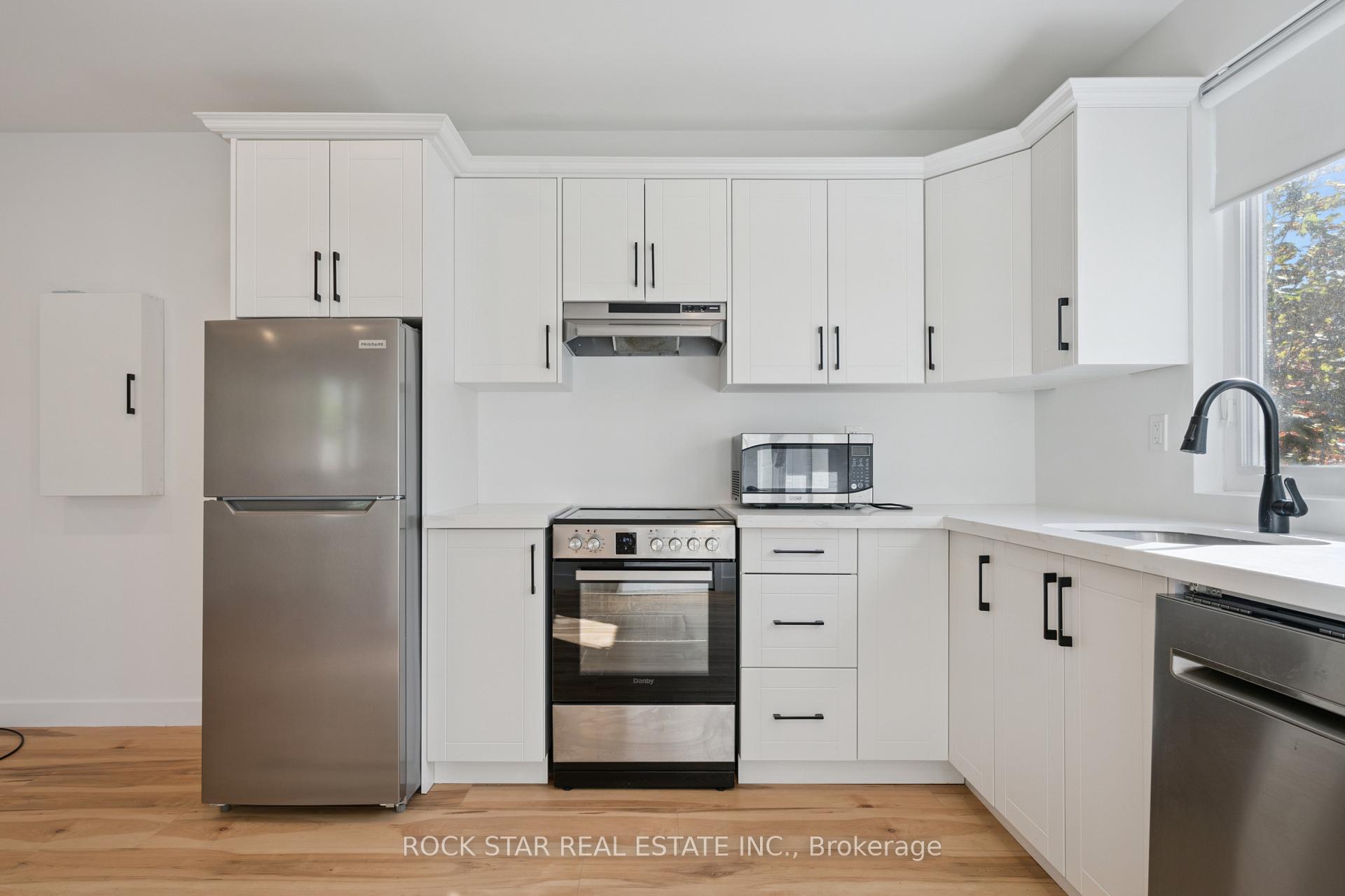 Photo 39 of 20 Braeburn Avenue, Etobicoke, Humber Heights — HOMEH