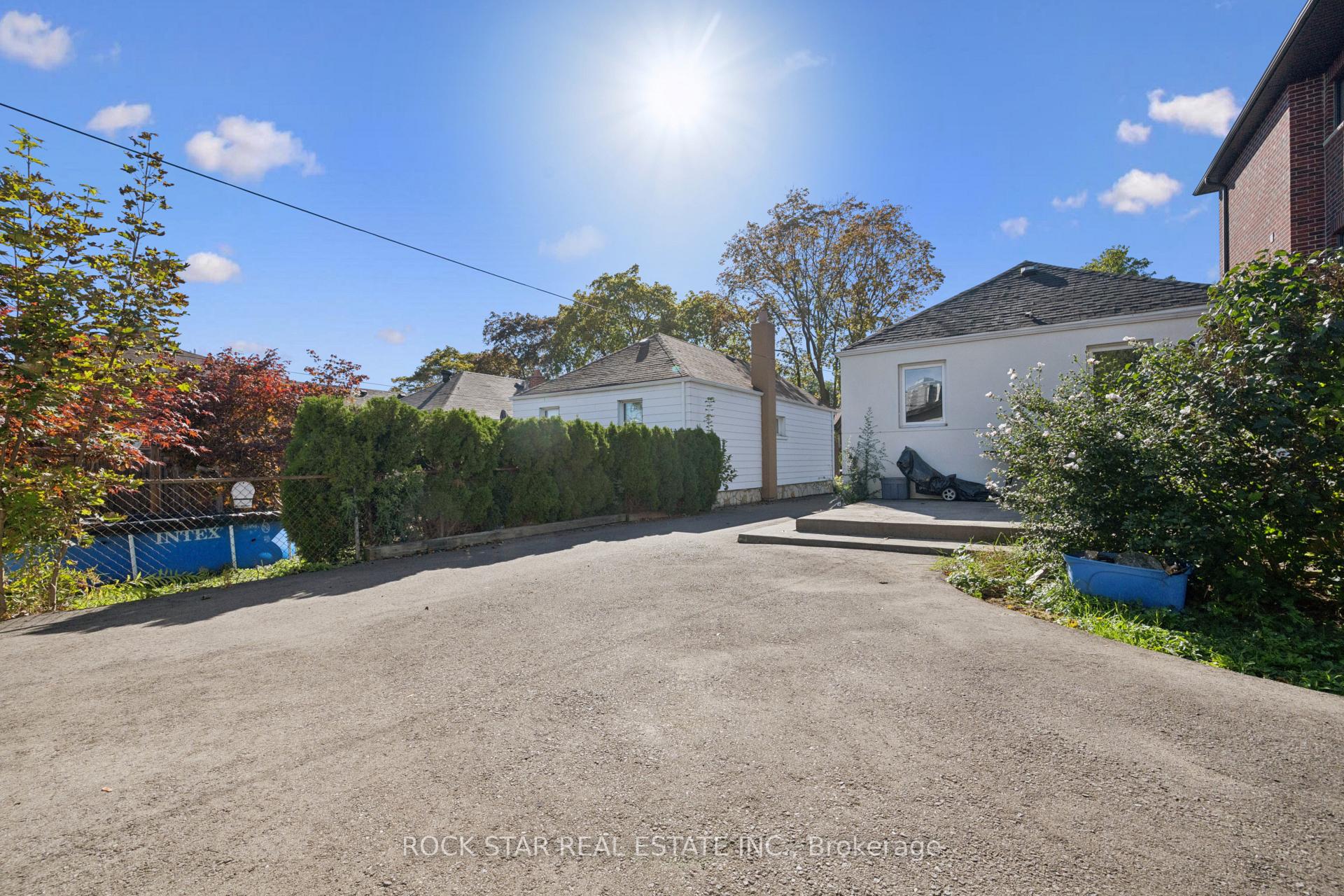Photo 42 of 20 Braeburn Avenue, Etobicoke, Humber Heights — HOMEH