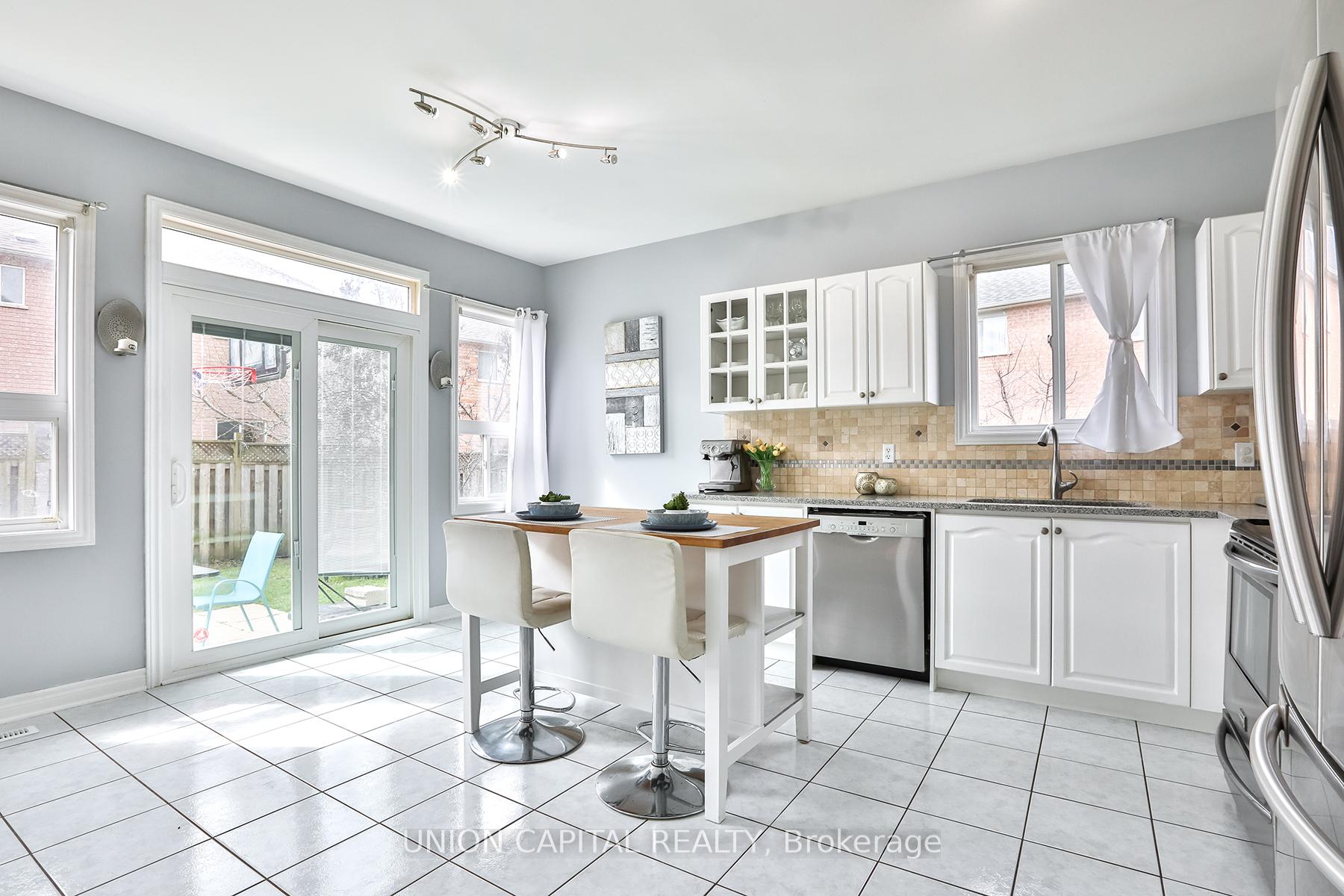Photo 24 of 81 Ten Oaks Boulevard, Vaughan, Patterson — HOMEH