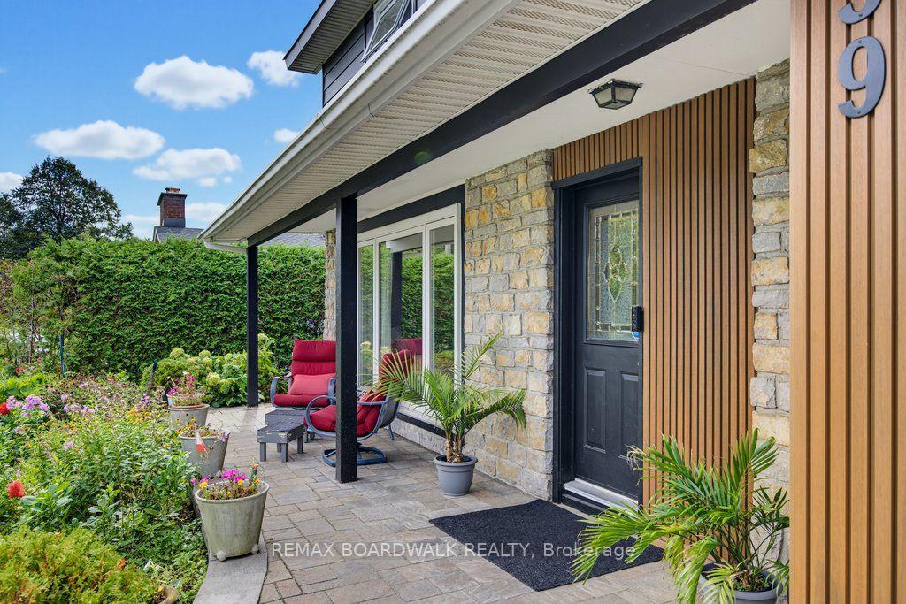 Photo 3 of 39 Welkin Crescent, Ottawa, Borden Farm/Stewart Farm/Carleton Heights/Parkwood Hills — HOMEH