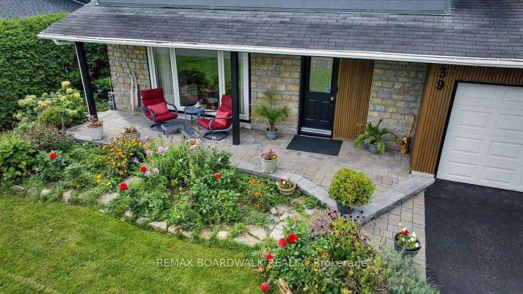 Photo 4 of 39 Welkin Crescent, Ottawa, Borden Farm/Stewart Farm/Carleton Heights/Parkwood Hills — HOMEH