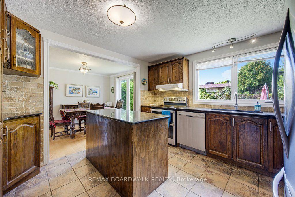 Photo 15 of 39 Welkin Crescent, Ottawa, Borden Farm/Stewart Farm/Carleton Heights/Parkwood Hills — HOMEH