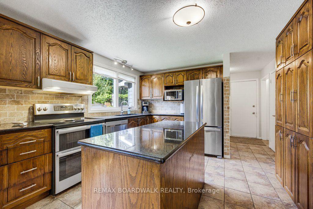 Photo 16 of 39 Welkin Crescent, Ottawa, Borden Farm/Stewart Farm/Carleton Heights/Parkwood Hills — HOMEH