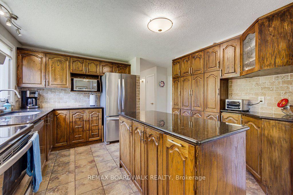 Photo 17 of 39 Welkin Crescent, Ottawa, Borden Farm/Stewart Farm/Carleton Heights/Parkwood Hills — HOMEH