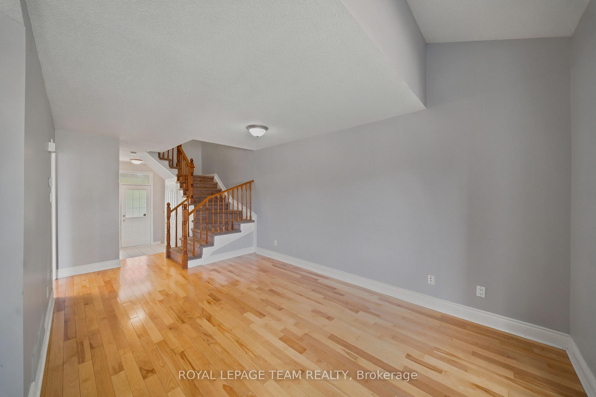 Photo 7 of 965 Markwick Crescent, Ottawa, Notting Hill/Summerside — HOMEH