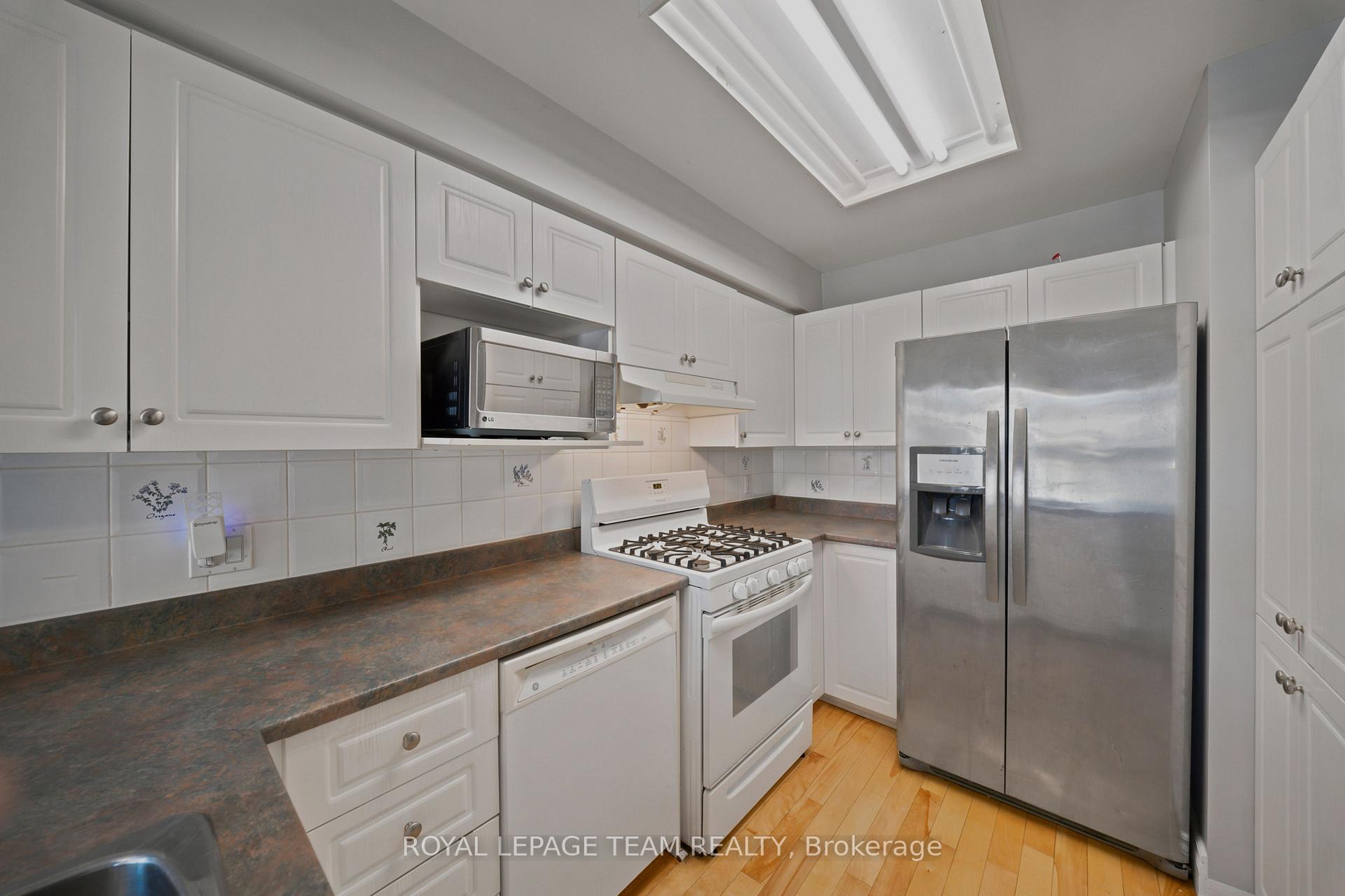 Photo 8 of 965 Markwick Crescent, Ottawa, Notting Hill/Summerside — HOMEH