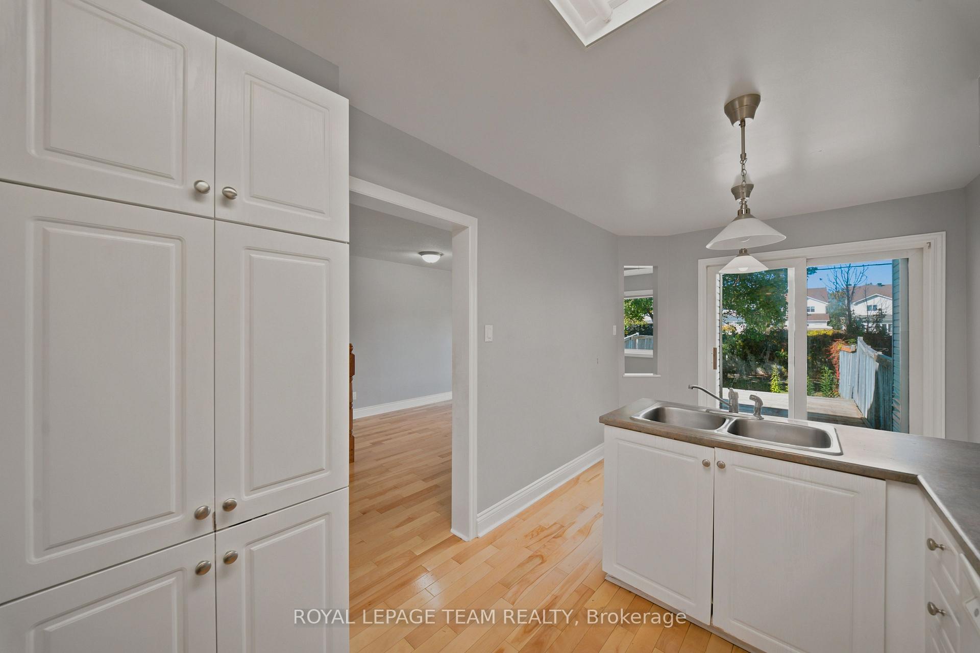 Photo 9 of 965 Markwick Crescent, Ottawa, Notting Hill/Summerside — HOMEH