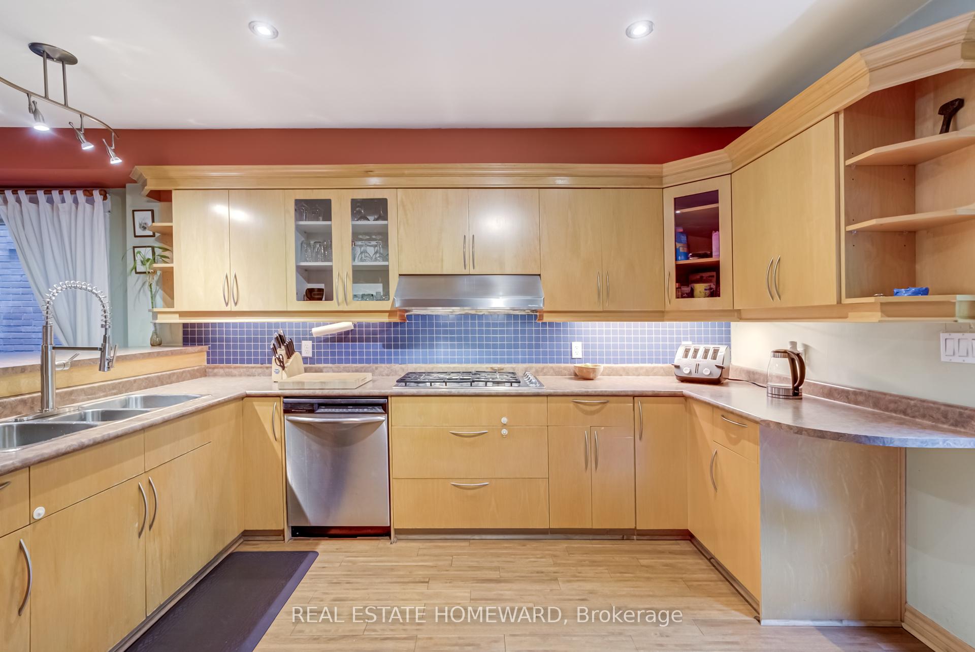 Photo 14 of 145 Kingston Road, Toronto, The Beaches — HOMEH