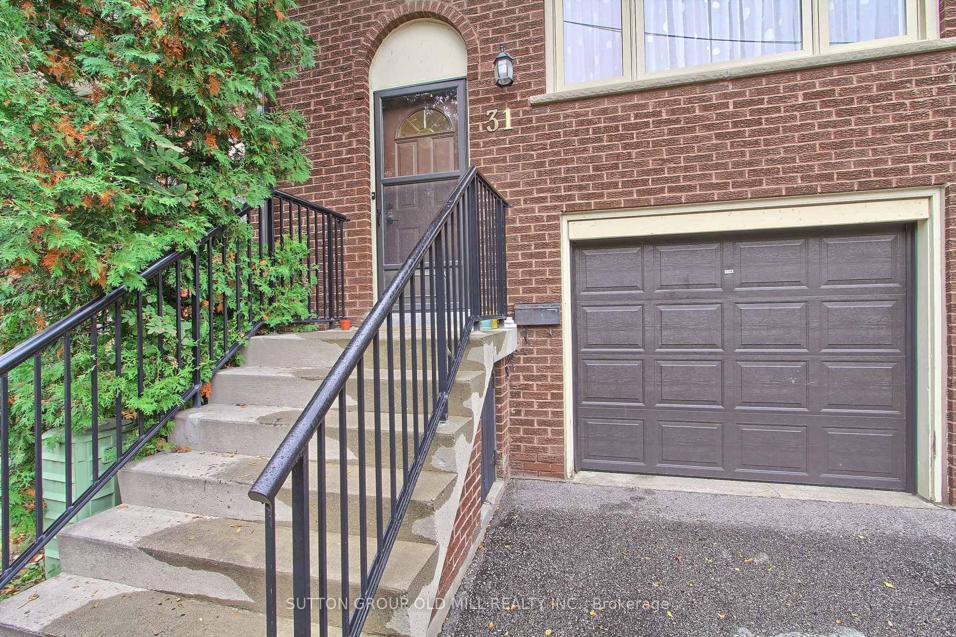 Photo 2 of 31 Silver Shadow Path, Etobicoke, Markland Wood — HOMEH