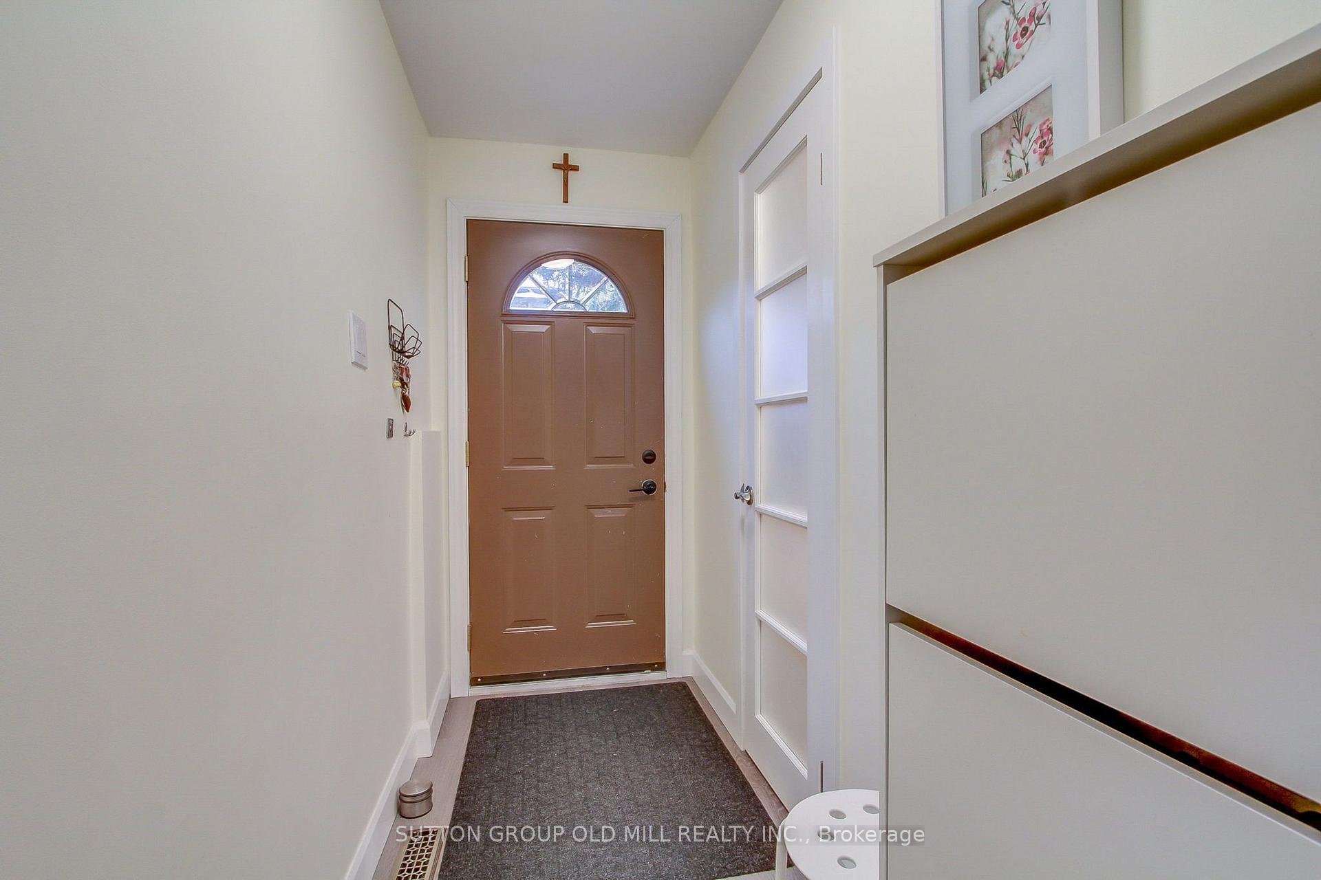 Photo 3 of 31 Silver Shadow Path, Etobicoke, Markland Wood — HOMEH