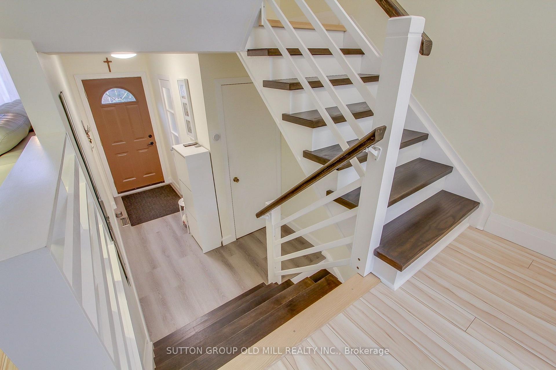 Photo 4 of 31 Silver Shadow Path, Etobicoke, Markland Wood — HOMEH