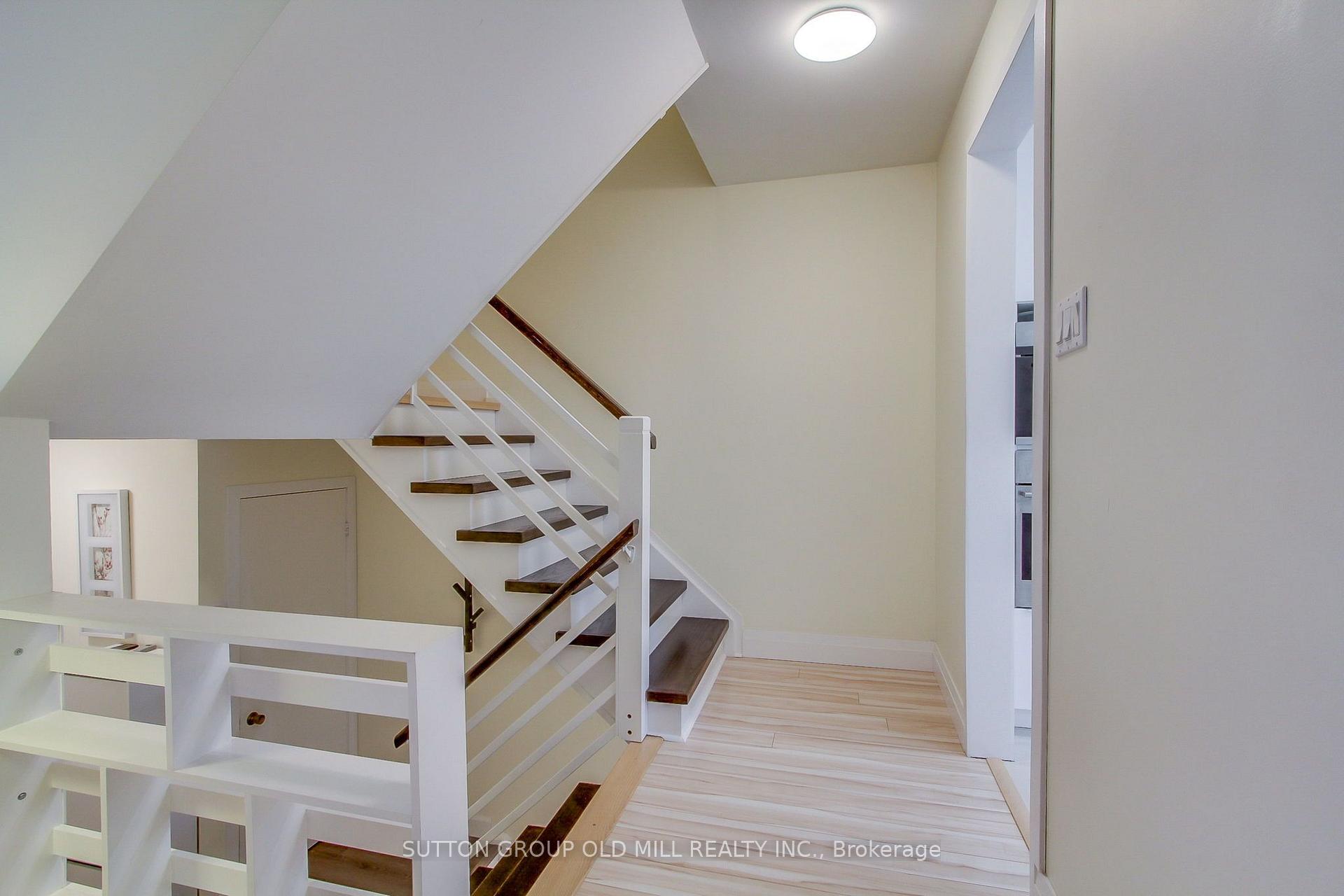 Photo 5 of 31 Silver Shadow Path, Etobicoke, Markland Wood — HOMEH