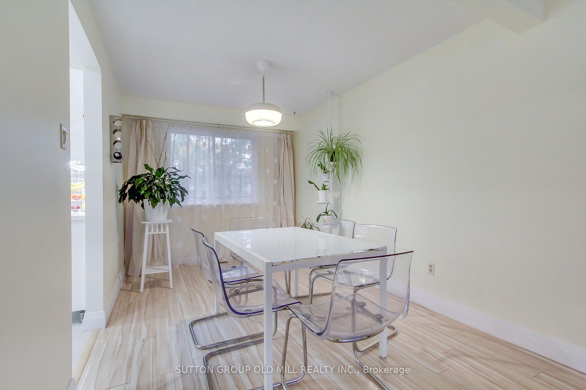 Photo 11 of 31 Silver Shadow Path, Etobicoke, Markland Wood — HOMEH