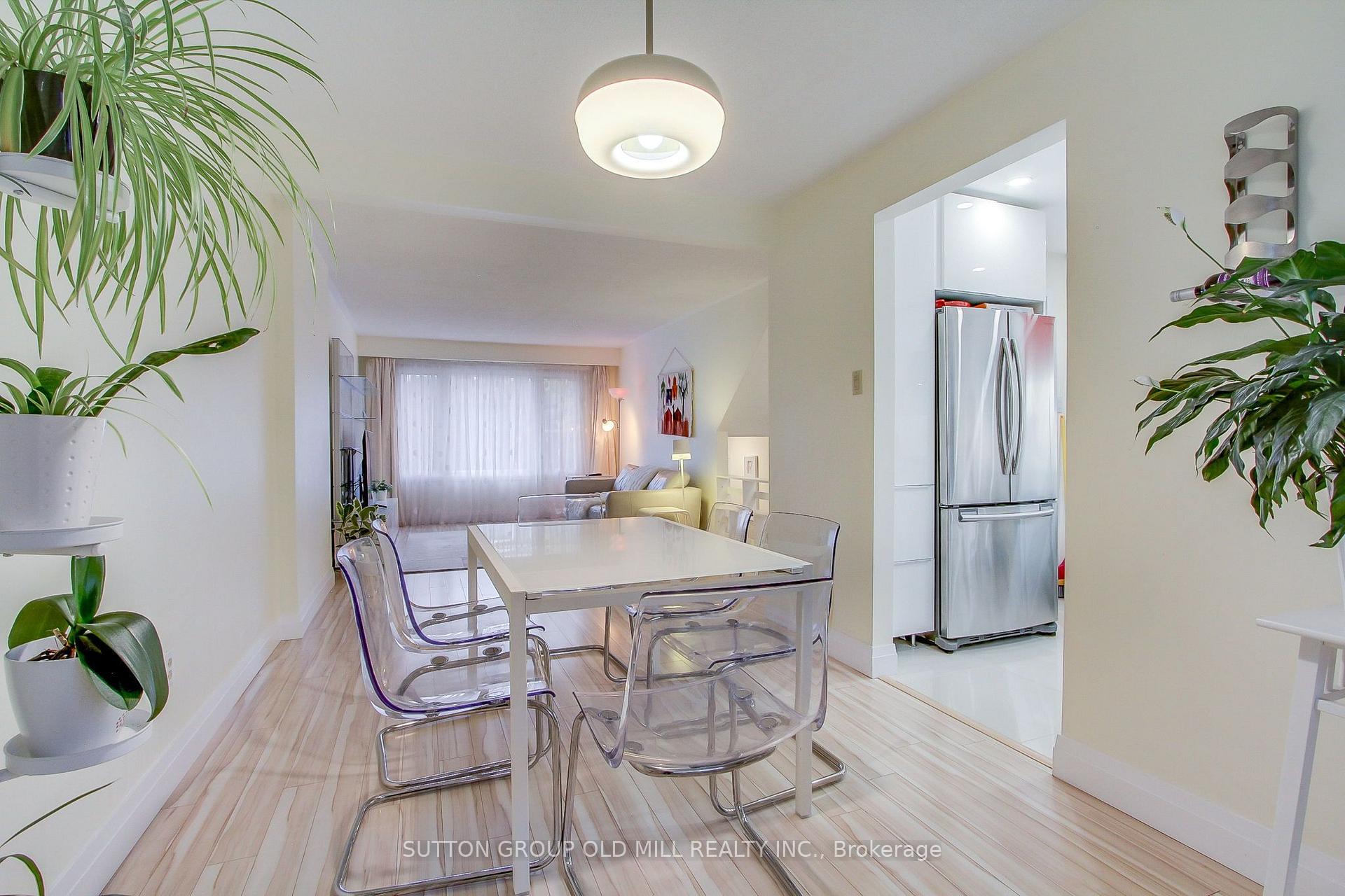 Photo 12 of 31 Silver Shadow Path, Etobicoke, Markland Wood — HOMEH