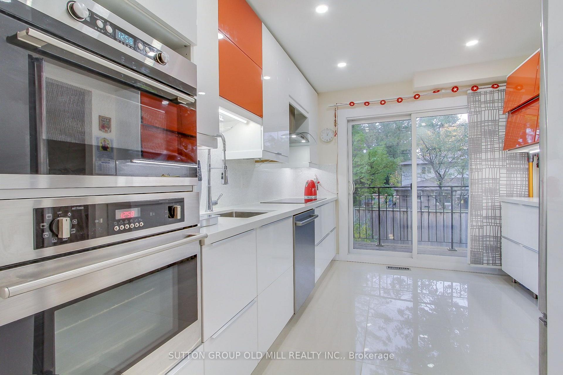 Photo 13 of 31 Silver Shadow Path, Etobicoke, Markland Wood — HOMEH