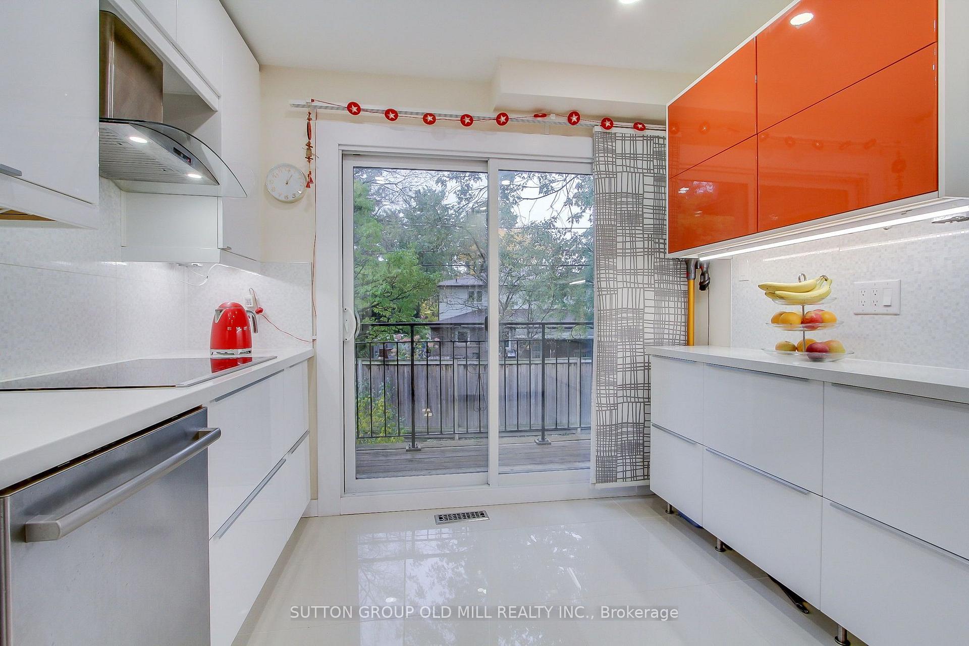 Photo 17 of 31 Silver Shadow Path, Etobicoke, Markland Wood — HOMEH
