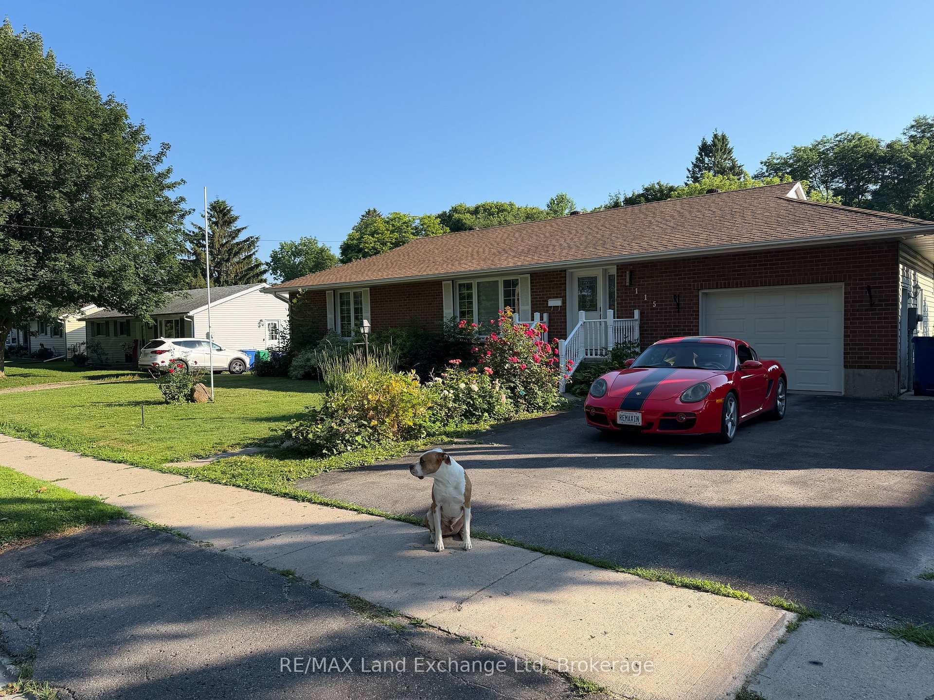 Photo of 115 Victoria Street W