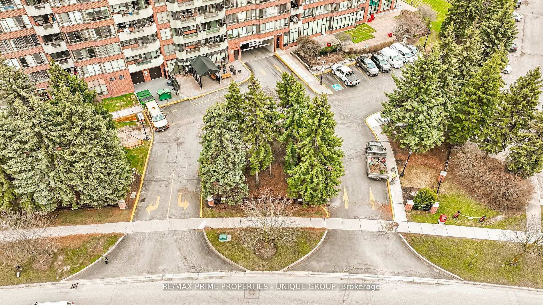 Photo 2 of Unit 209, 33 Weldrick Road E, Richmond Hill, Observatory — HOMEH