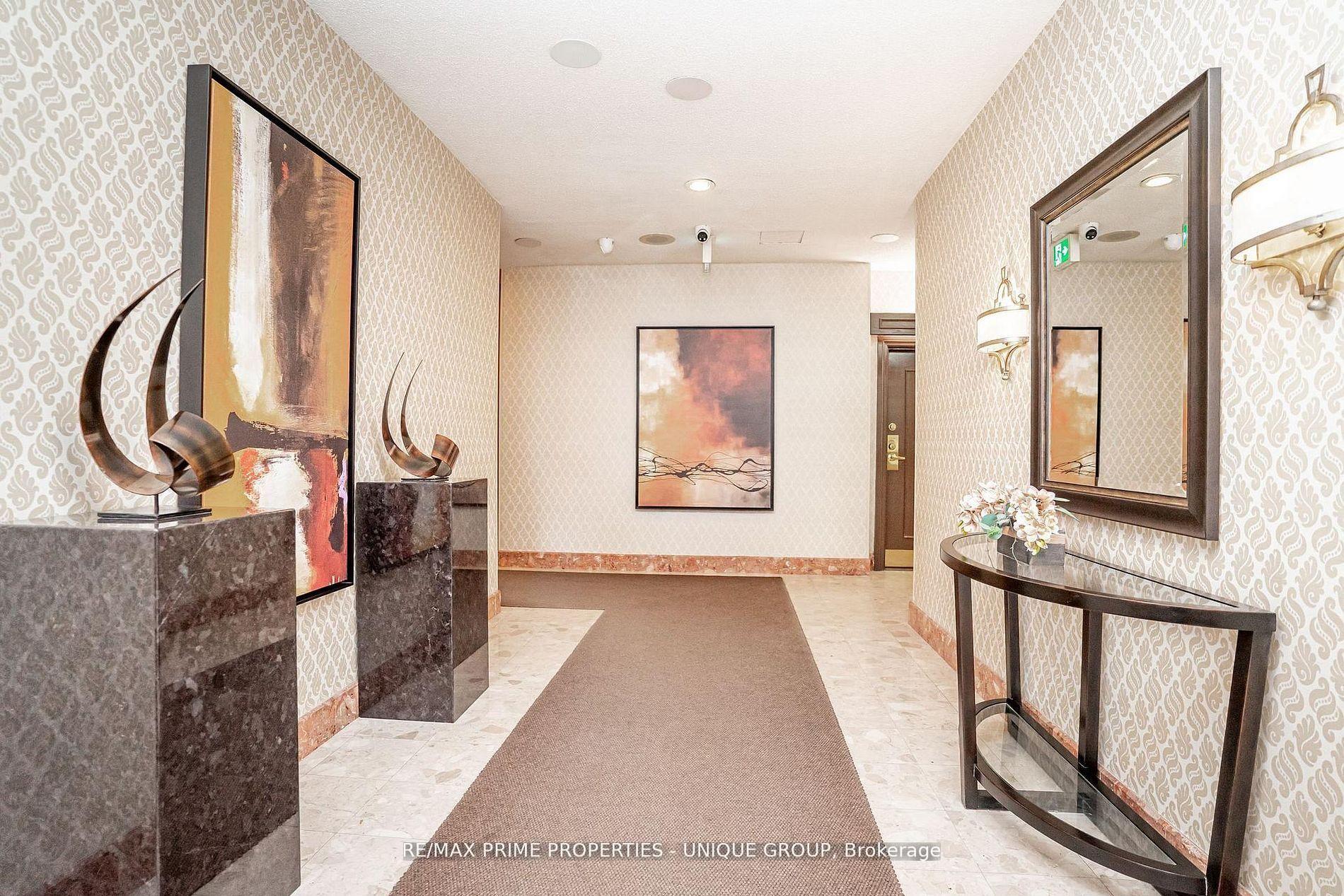 Photo 5 of Unit 209, 33 Weldrick Road E, Richmond Hill, Observatory — HOMEH